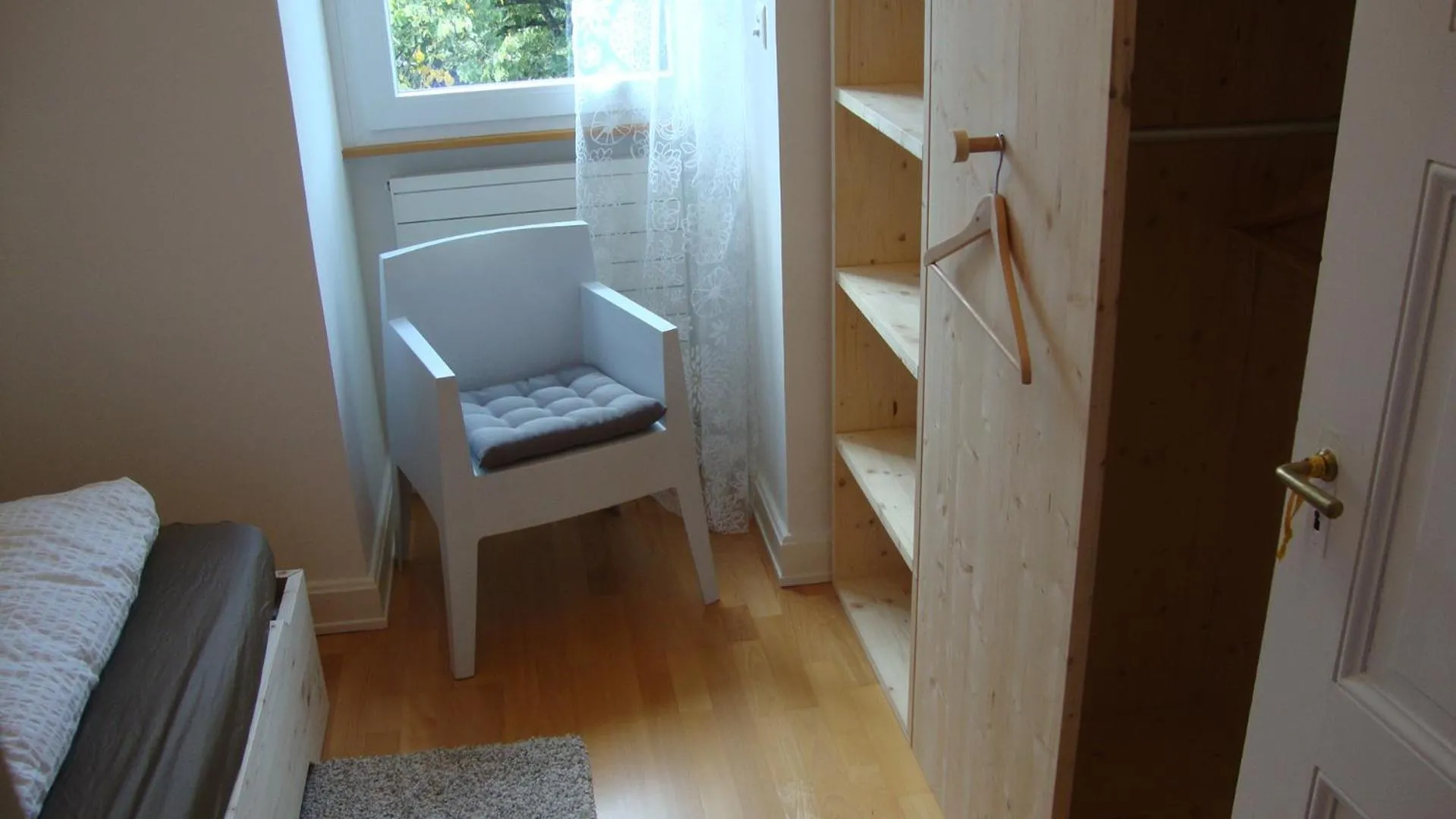 Photo of the whole room, Bed in B&B Laupenring, Basel