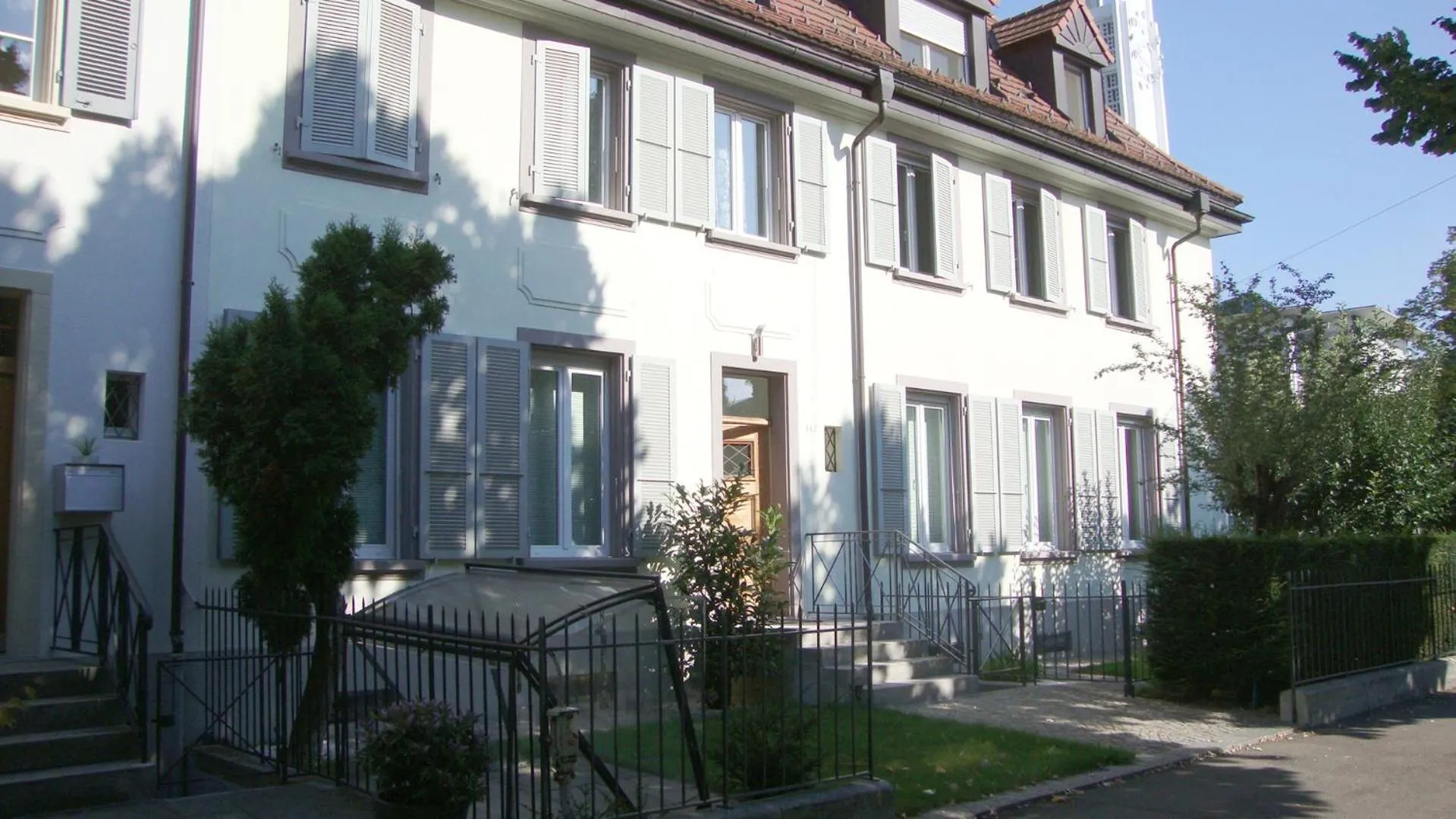 Facade/entrance in B&B Laupenring, Basel
