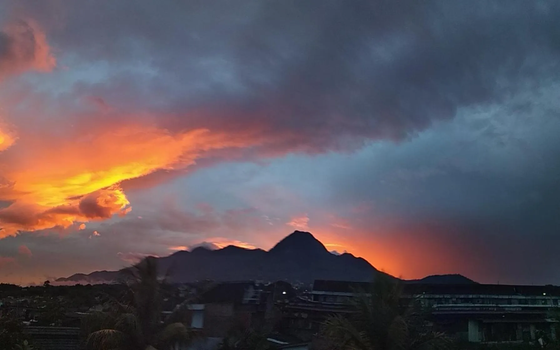 Sunrise in Jos & Hanny Homestay