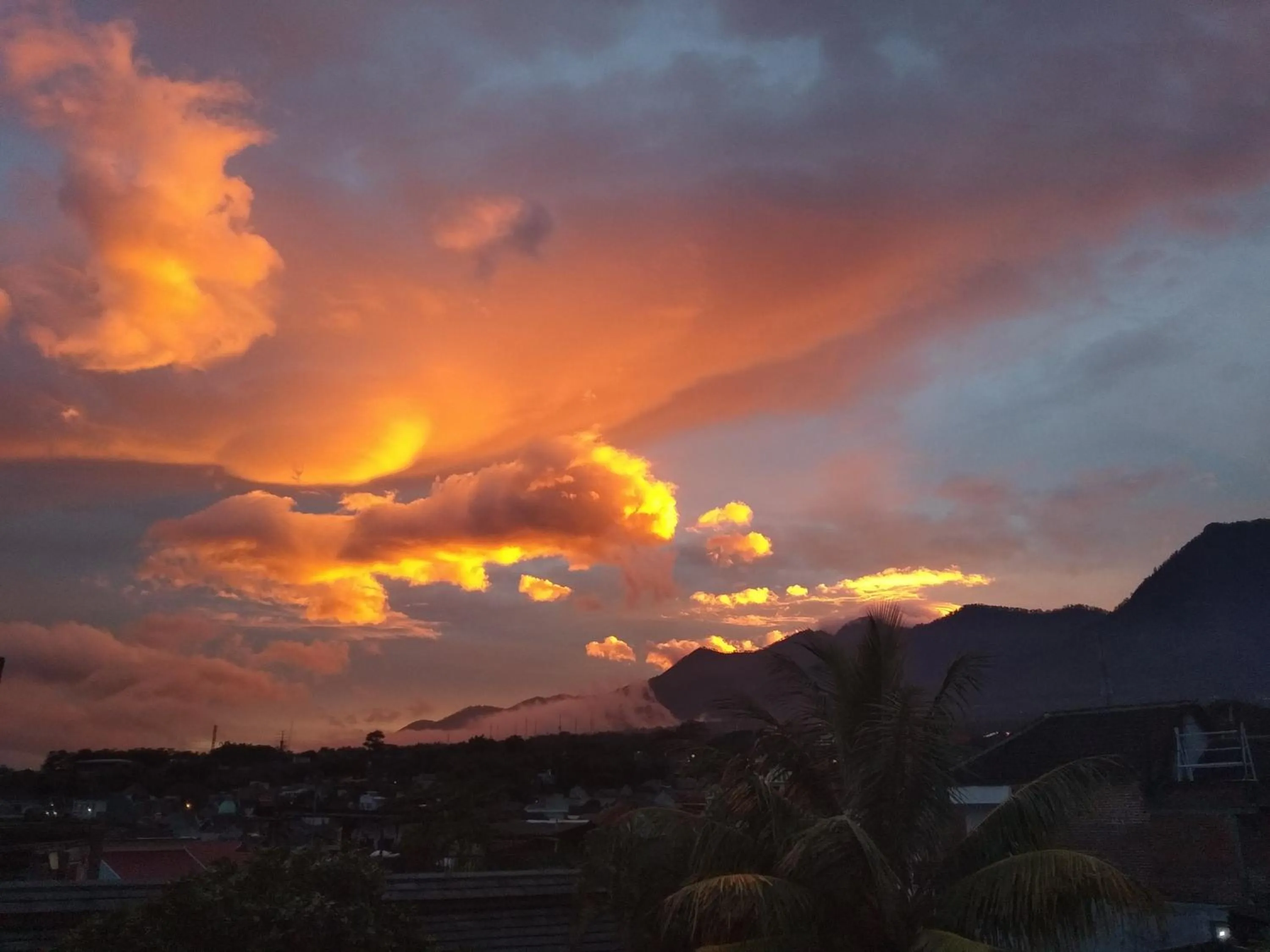 Sunrise in Jos & Hanny Homestay