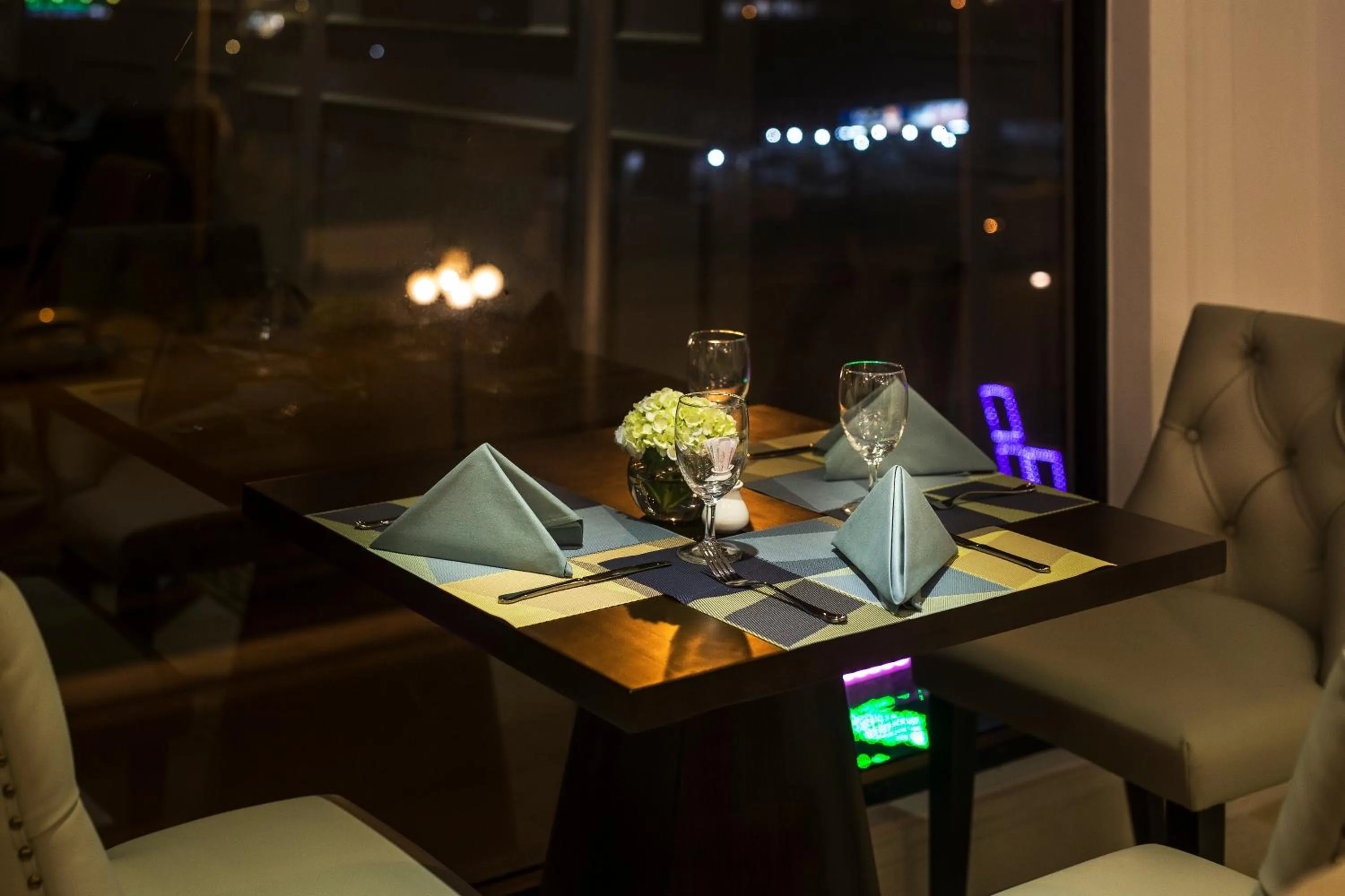 Restaurant/places to eat in Adaline Hotel and Suite