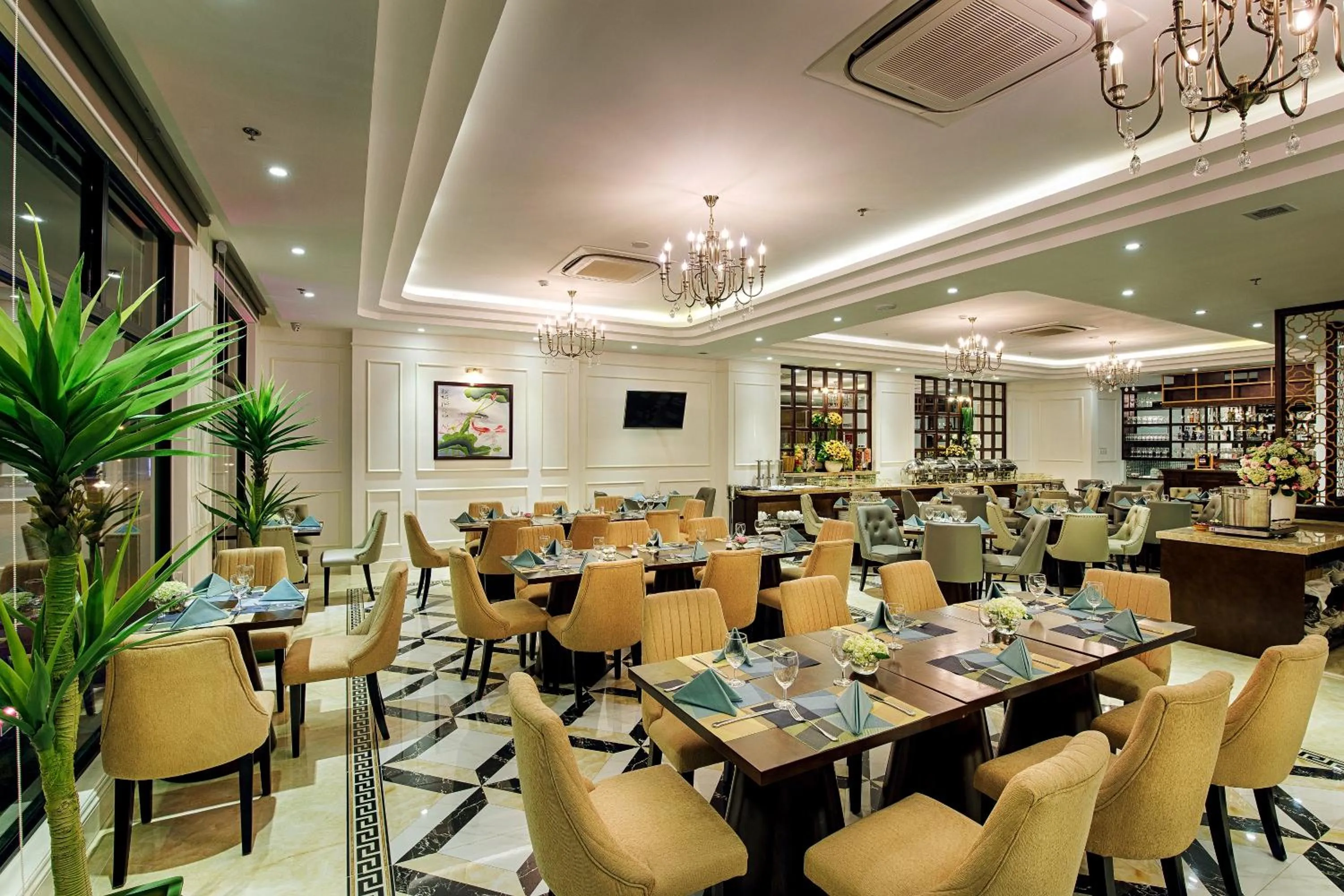 Restaurant/places to eat in Adaline Hotel and Suite