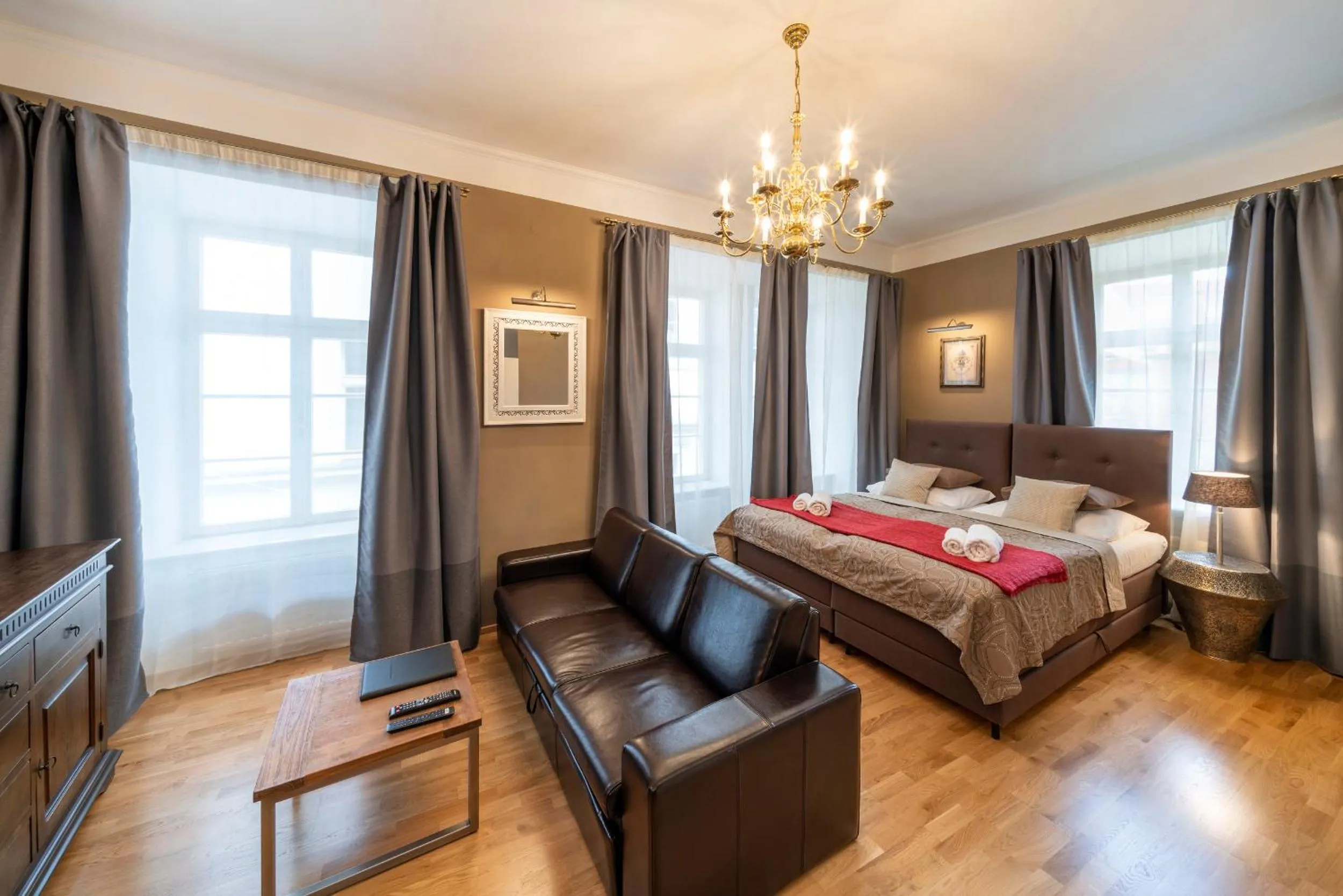 Seating area, Bed in Old Town - Aparthotel Michalska