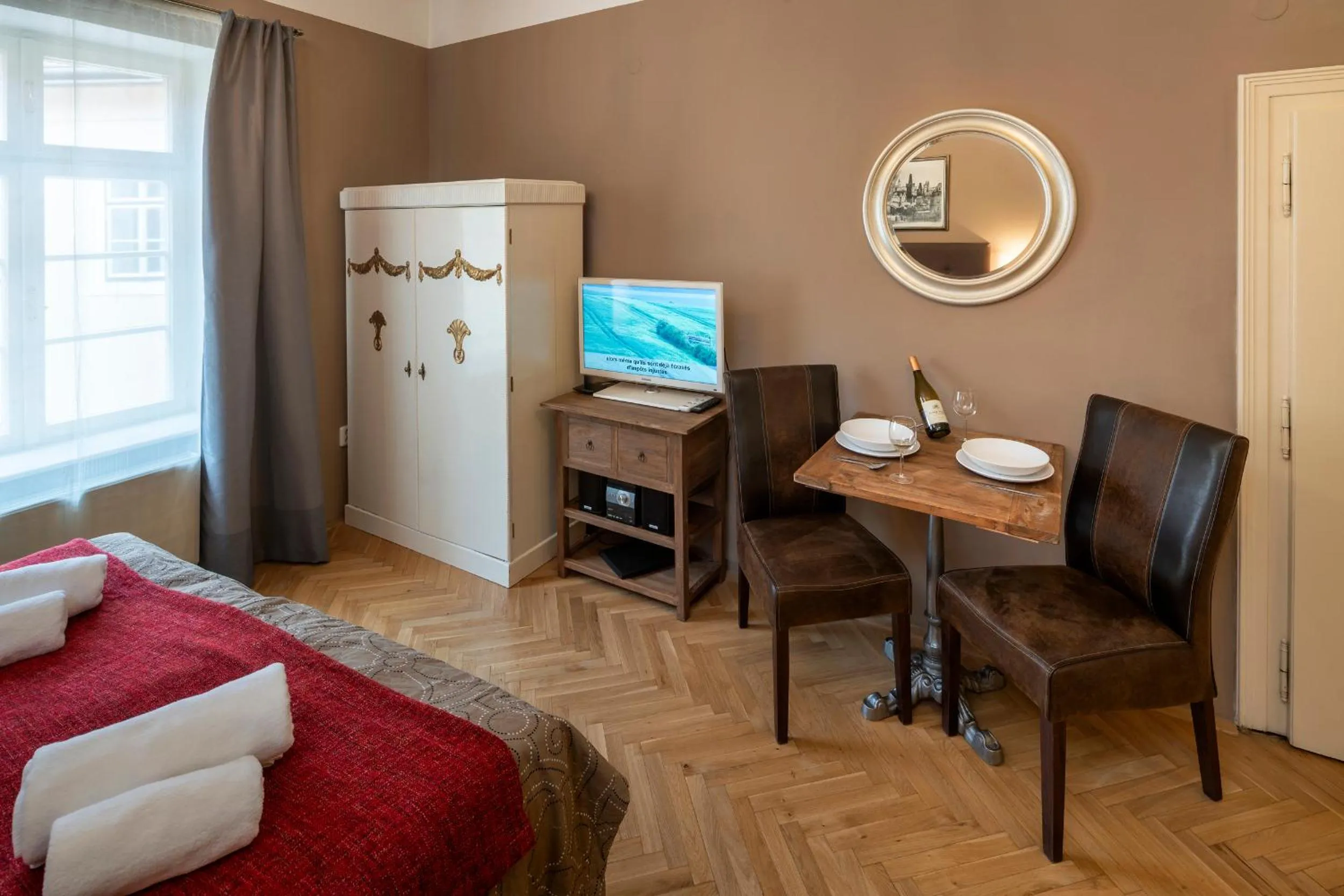 TV and multimedia, Bed in Old Town - Aparthotel Michalska