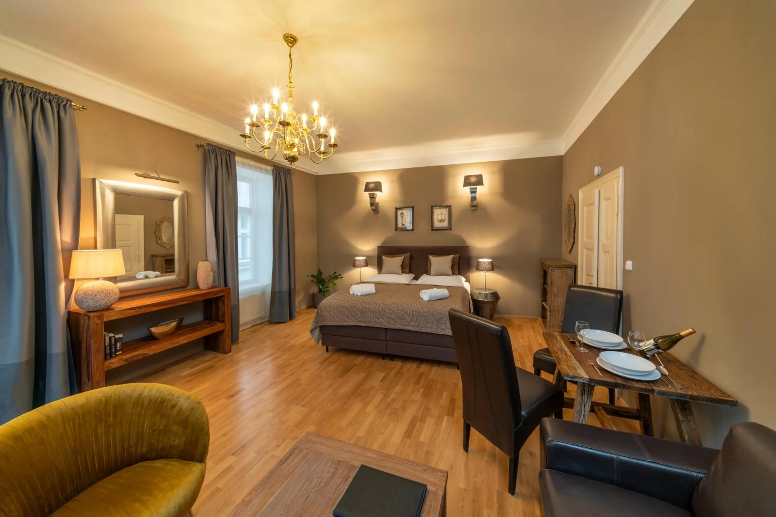 Seating area, Bed in Old Town - Aparthotel Michalska