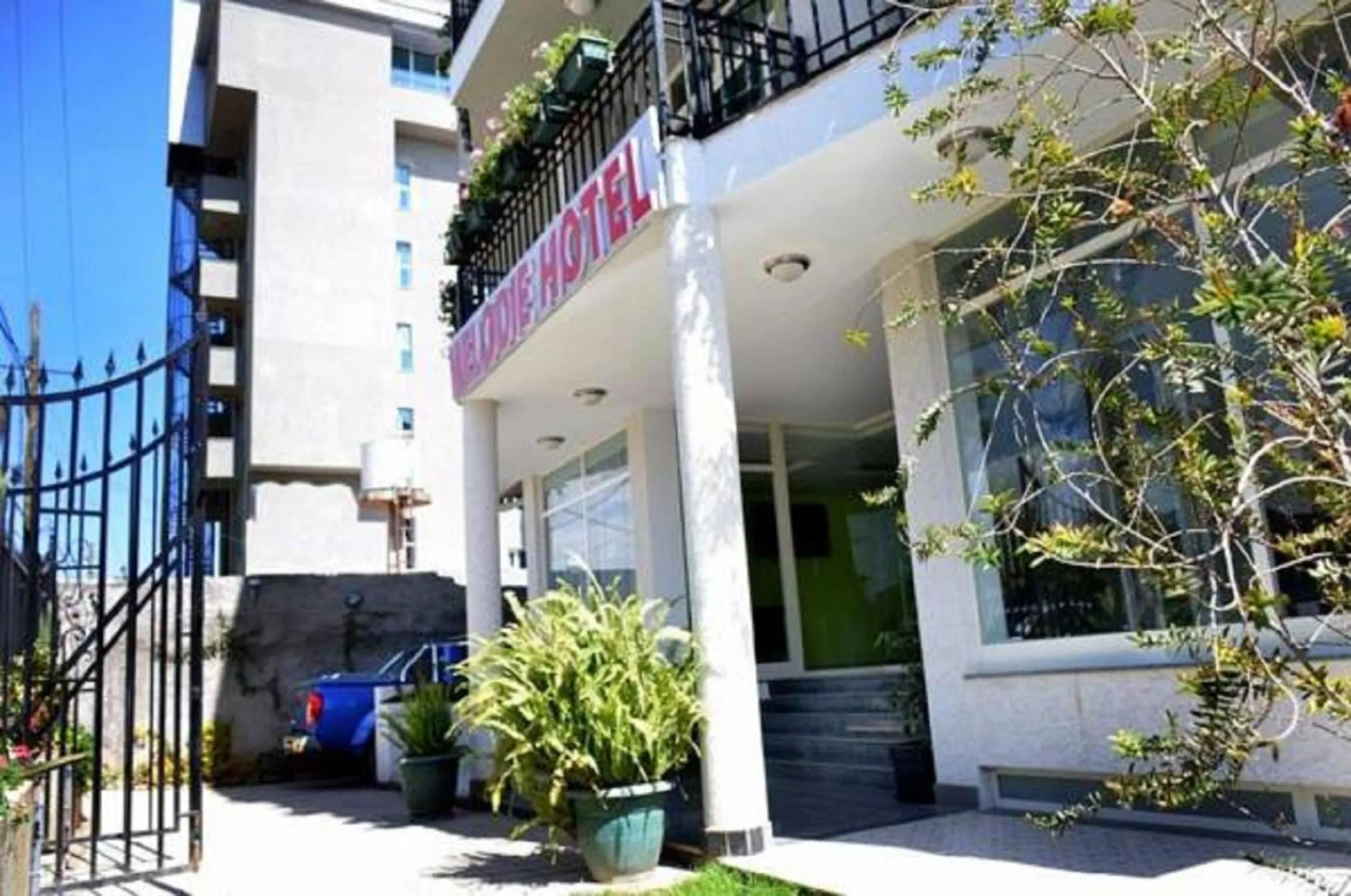 Facade/entrance in Melodie Hotel