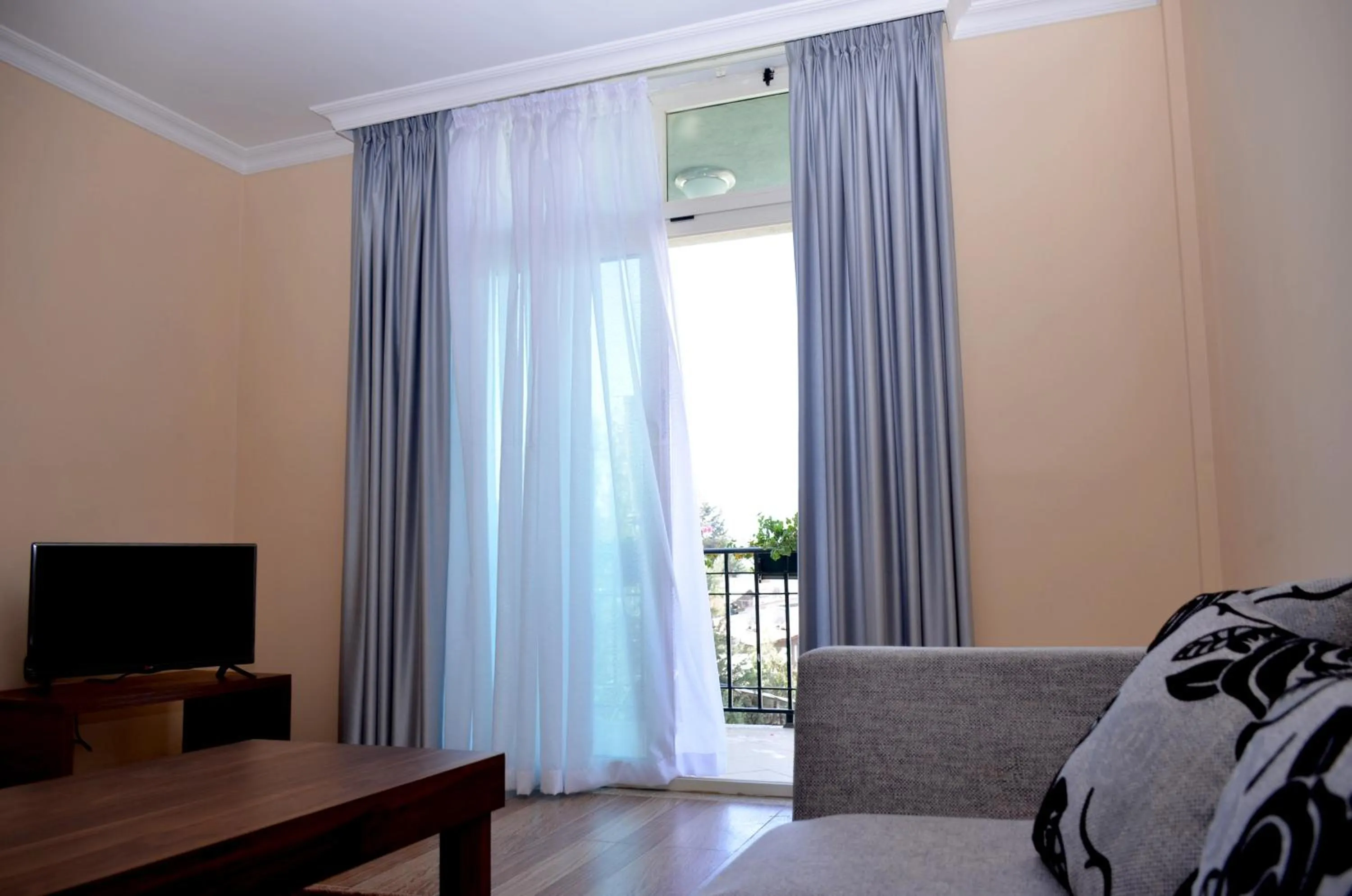 Balcony/Terrace, Bed in Melodie Hotel