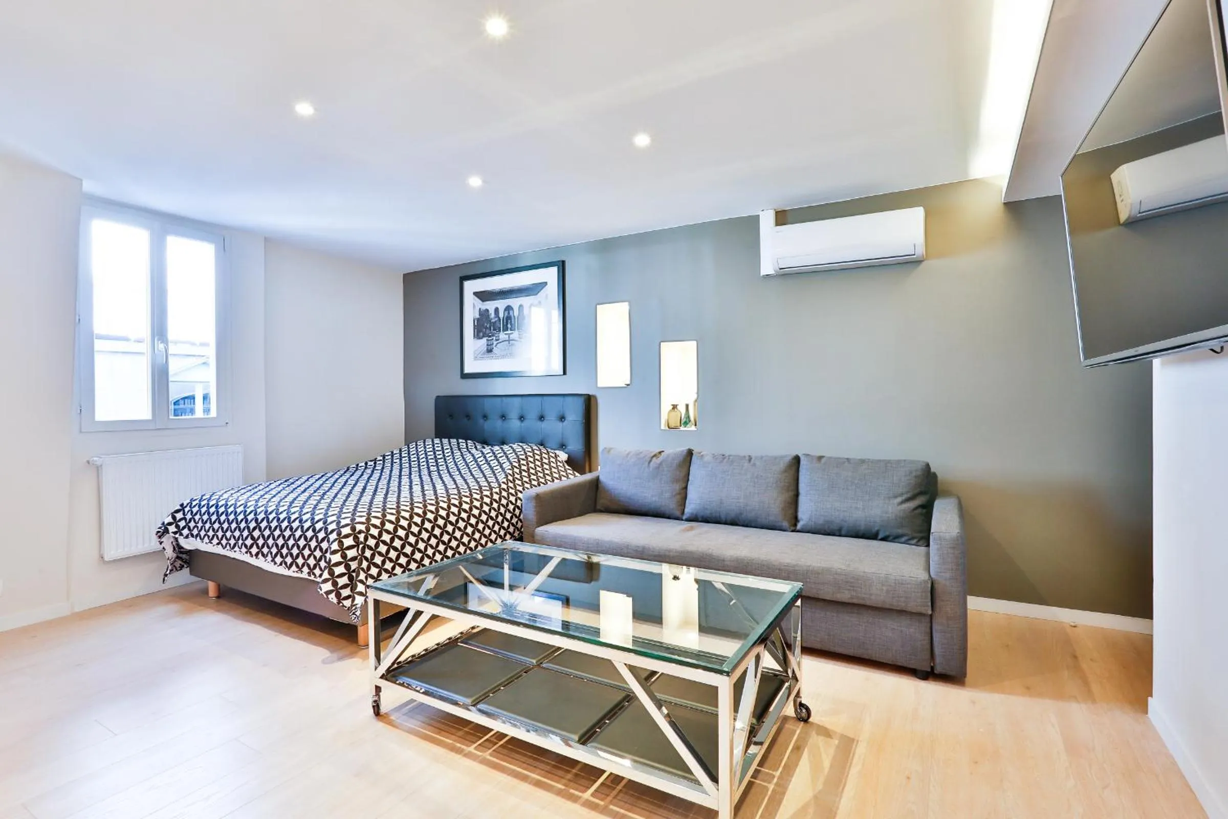 Photo of the whole room in Blue Nights Apartments - Sébastopol