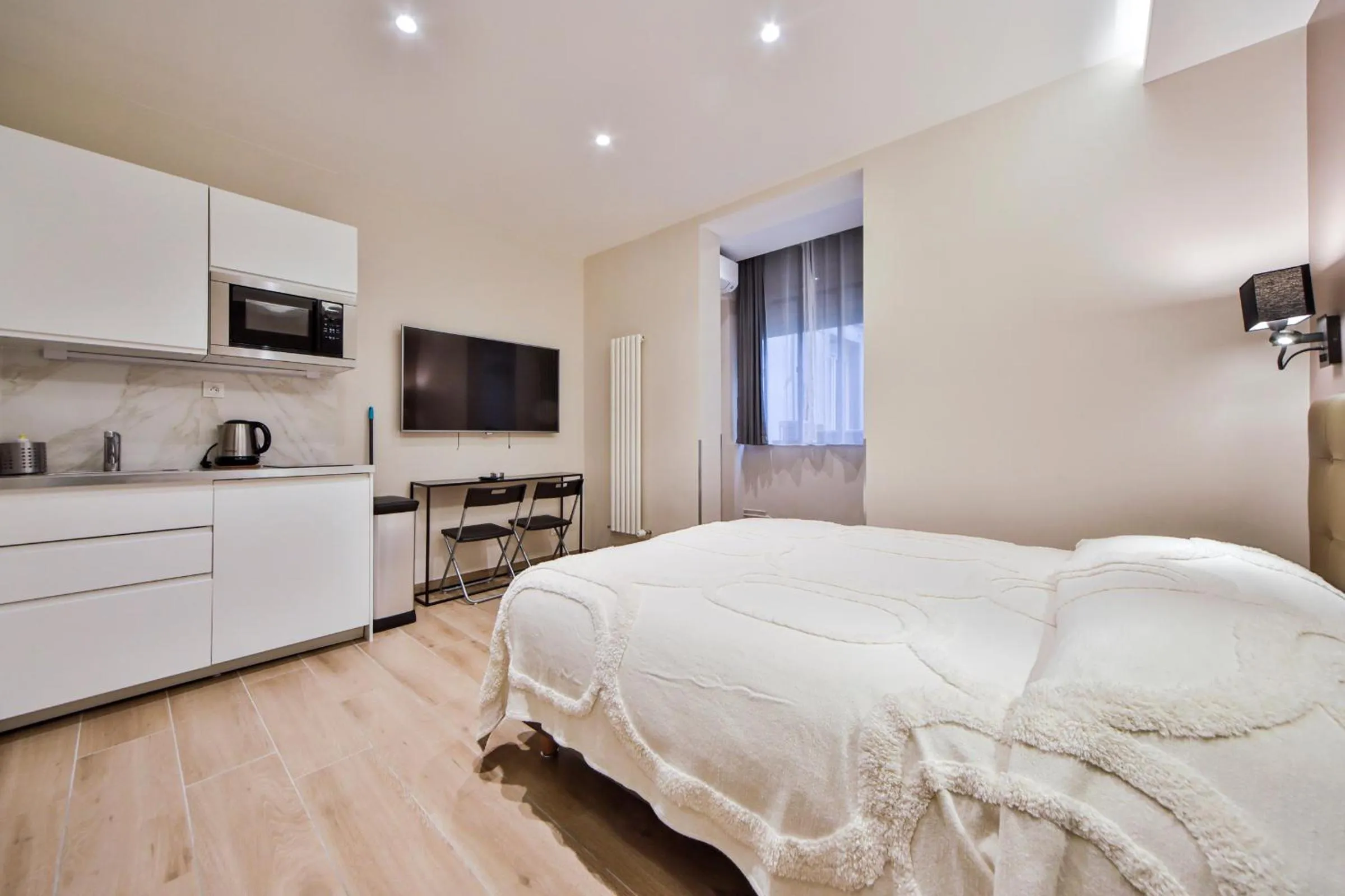 Photo of the whole room, Bed in Blue Nights Apartments - Sébastopol