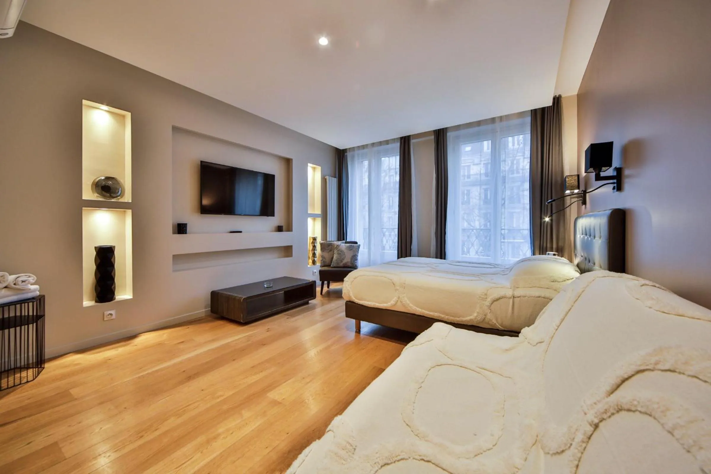 Photo of the whole room, Bed in Blue Nights Apartments - Sébastopol