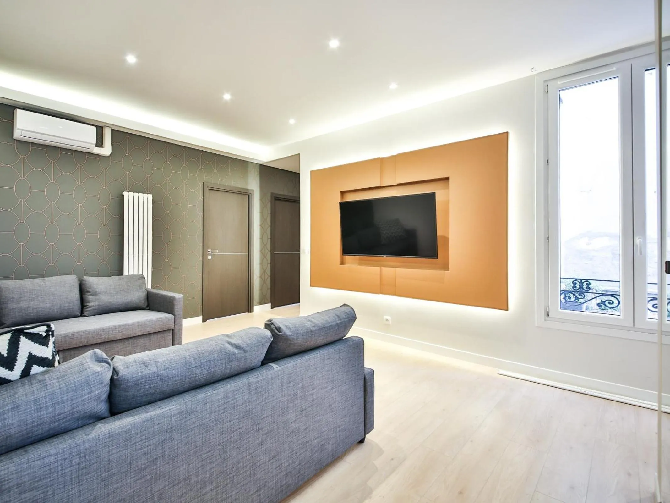 Bedroom in Blue Nights Apartments - Sébastopol