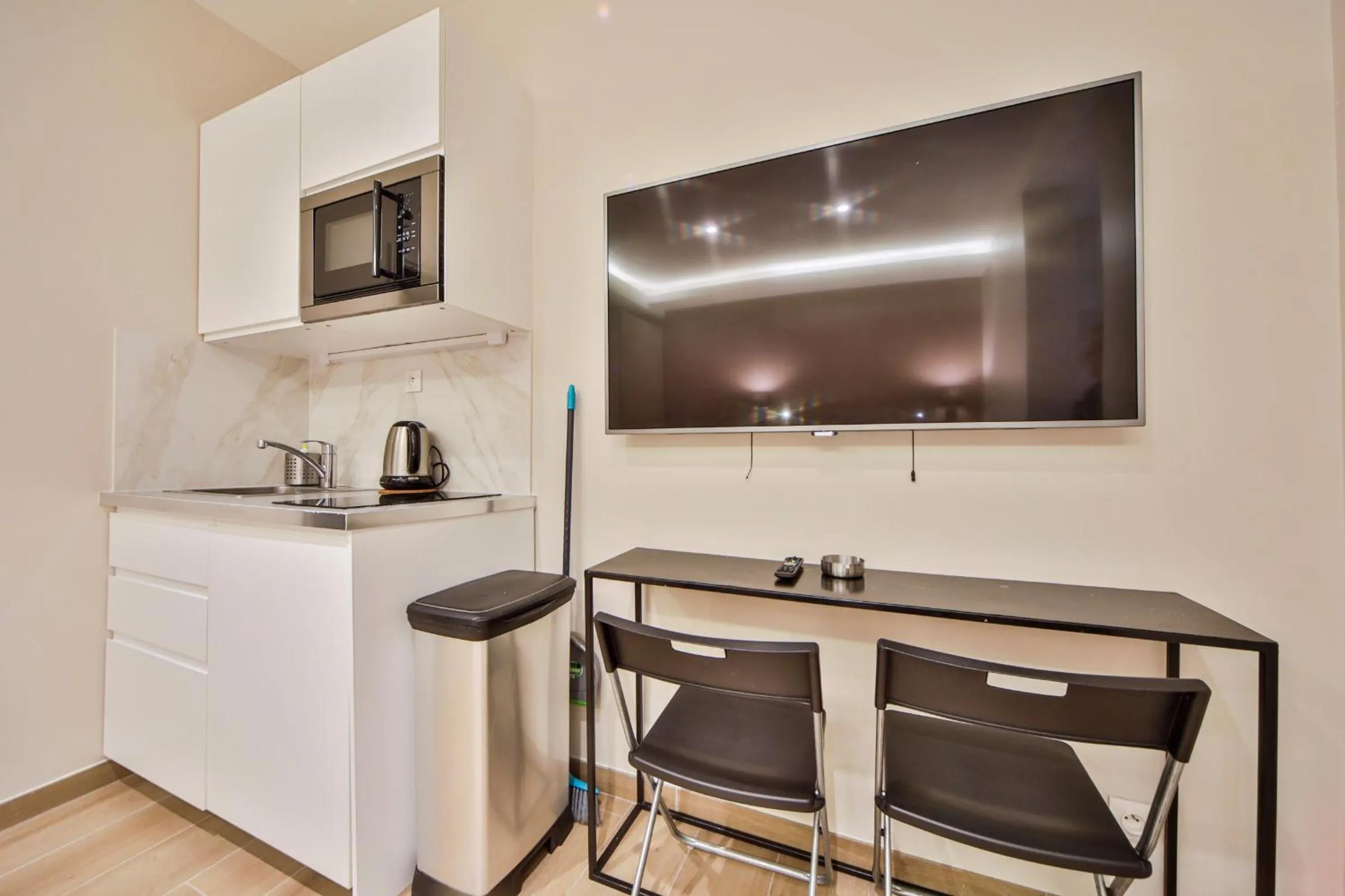 Kitchen or kitchenette in Blue Nights Apartments - Sébastopol