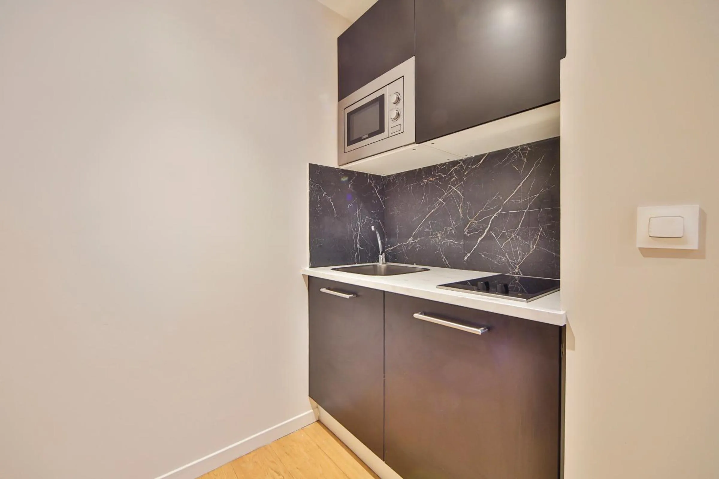 Kitchen or kitchenette in Blue Nights Apartments - Sébastopol