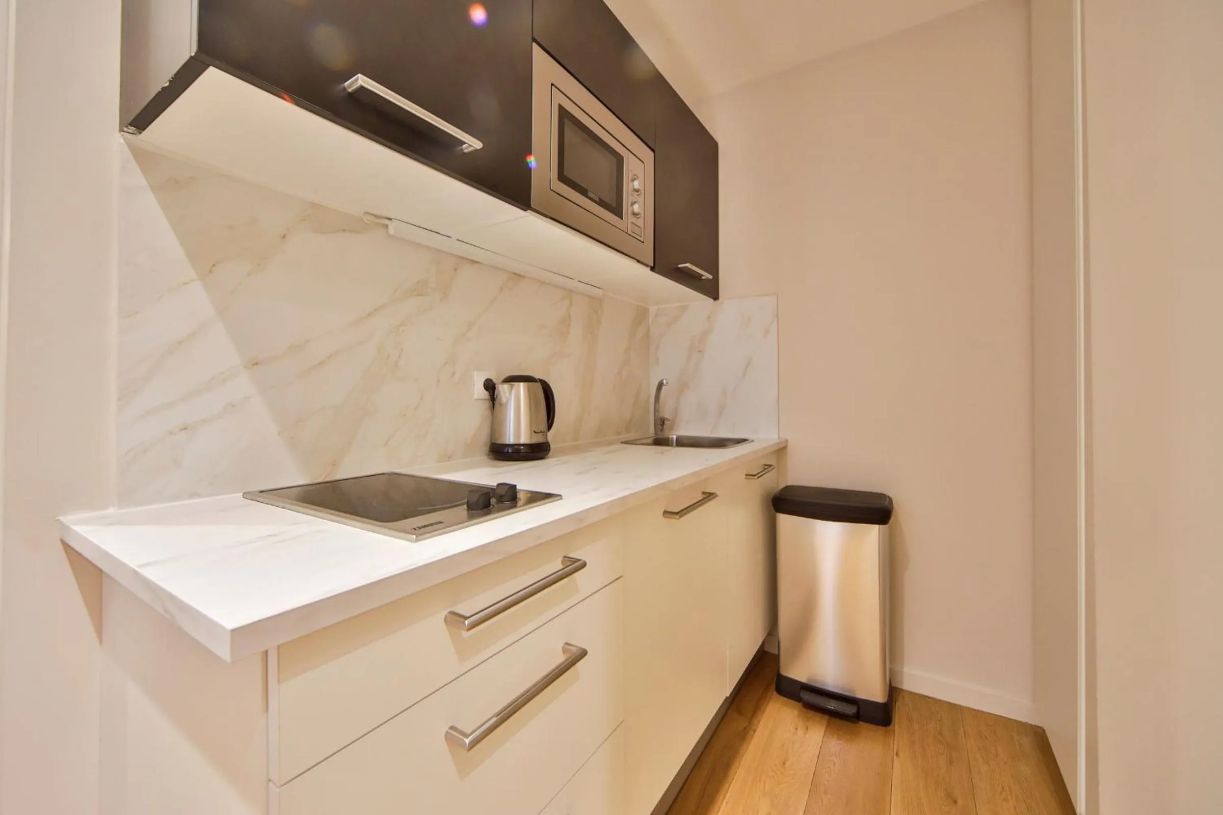 kitchen in Blue Nights Apartments - Sébastopol