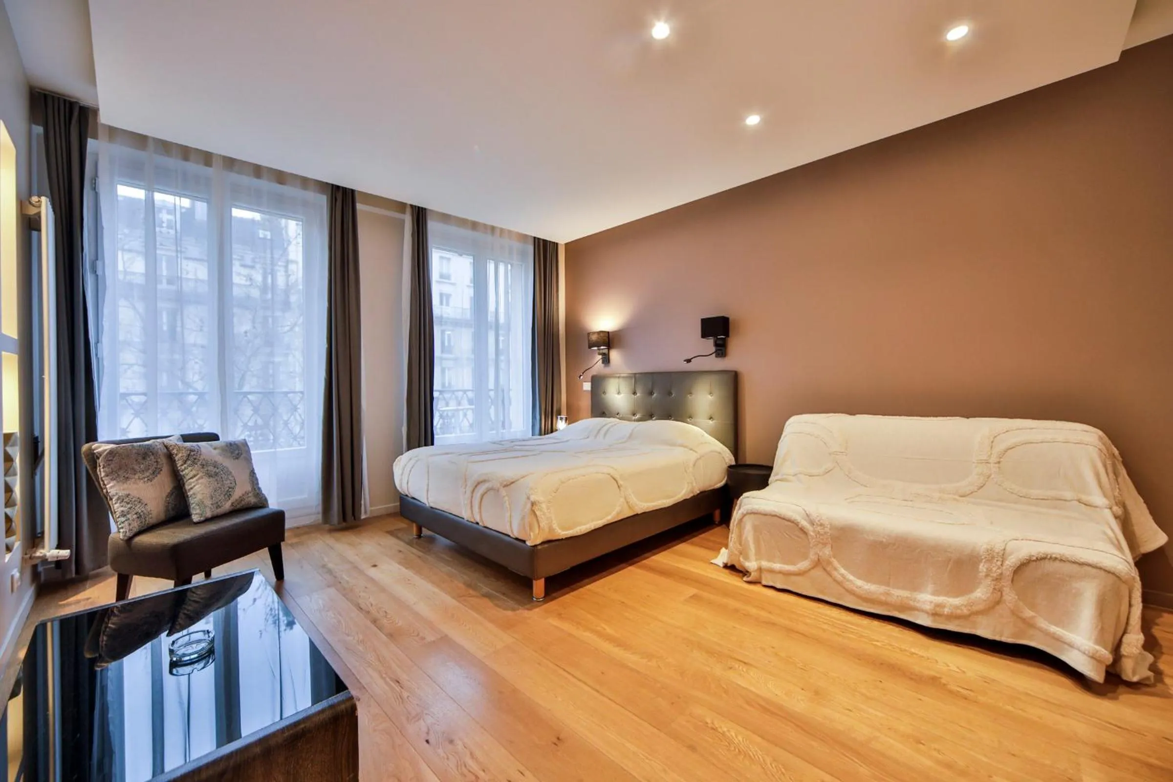 Photo of the whole room, Bed in Blue Nights Apartments - Sébastopol