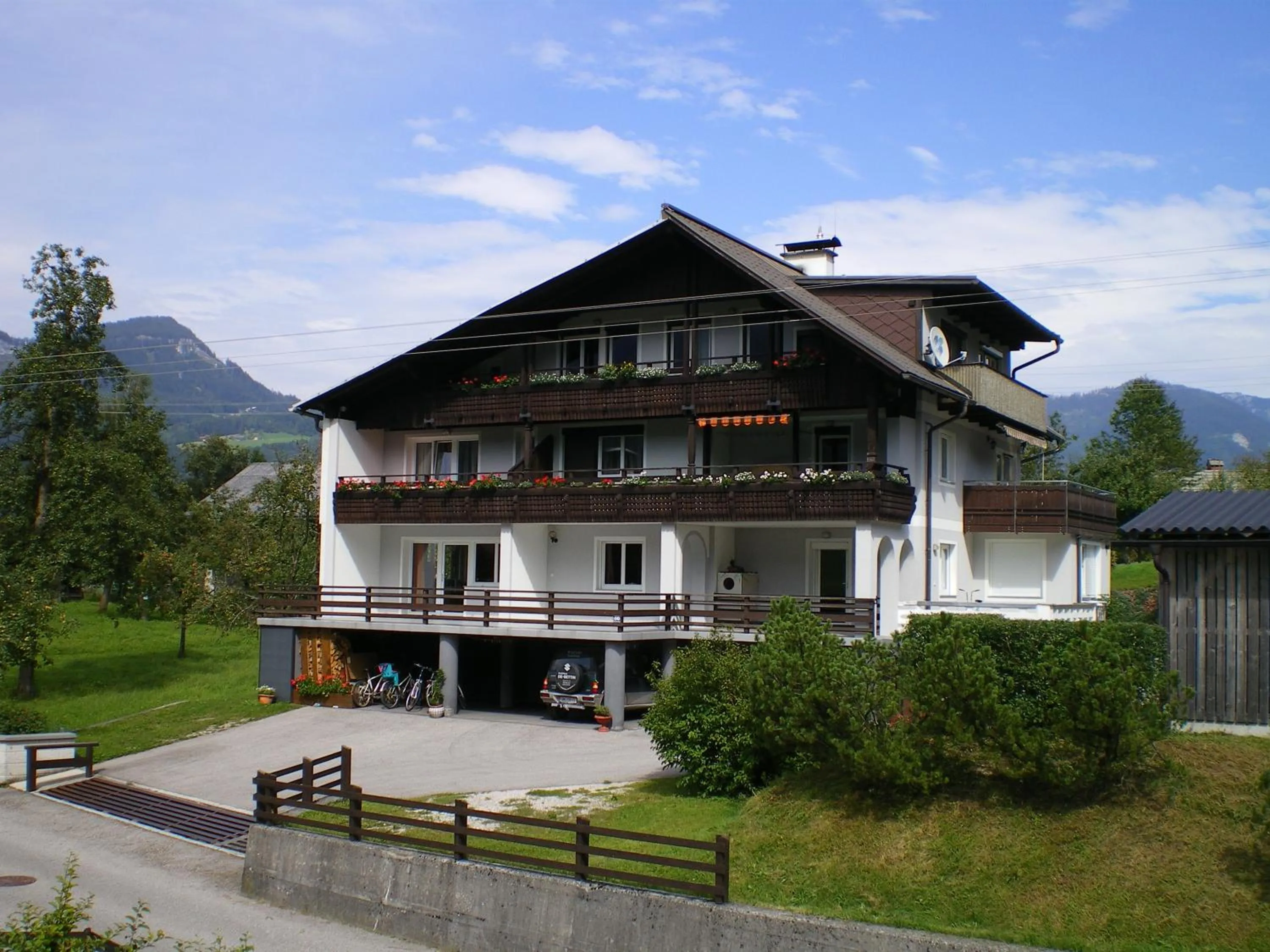 Property building in Haus Straubinger-Tiefenbacher