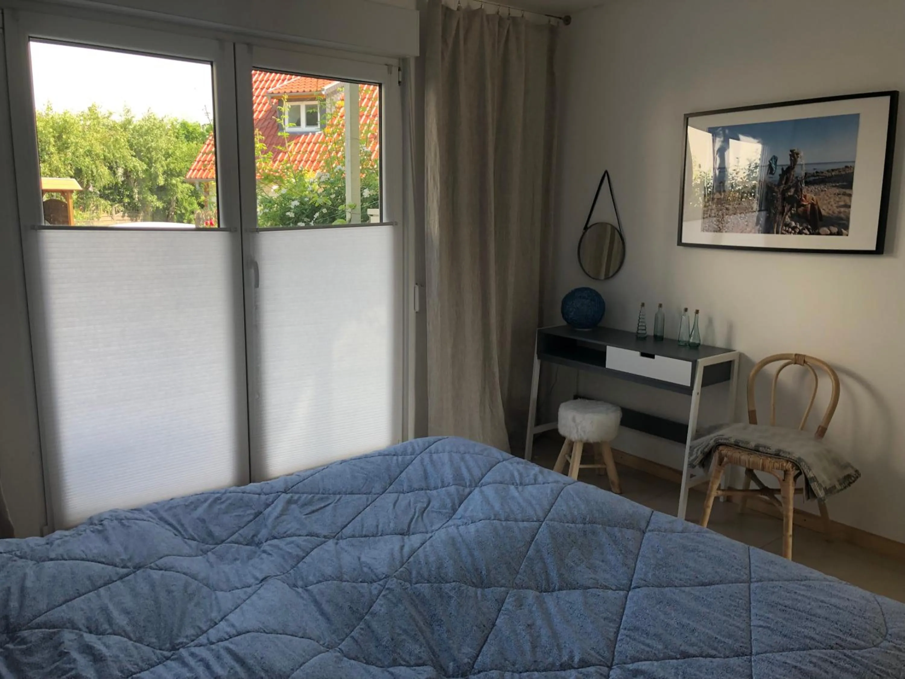 Bedroom, Bed in Wind und Wetter