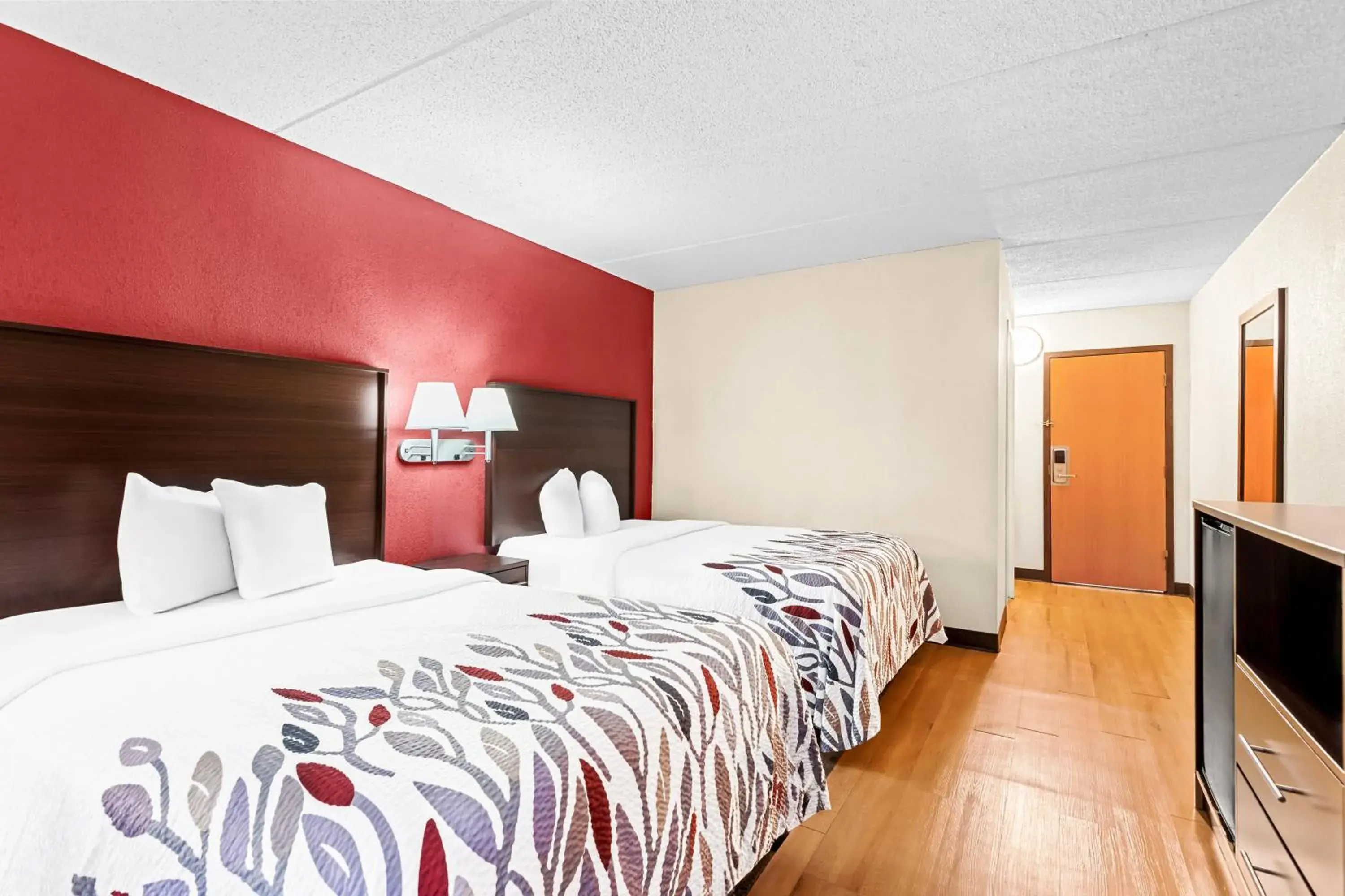 Photo of the whole room, Bed in Red Roof Inn Cortland Photo of the whole room, Bed in Red Roof Inn Cortland