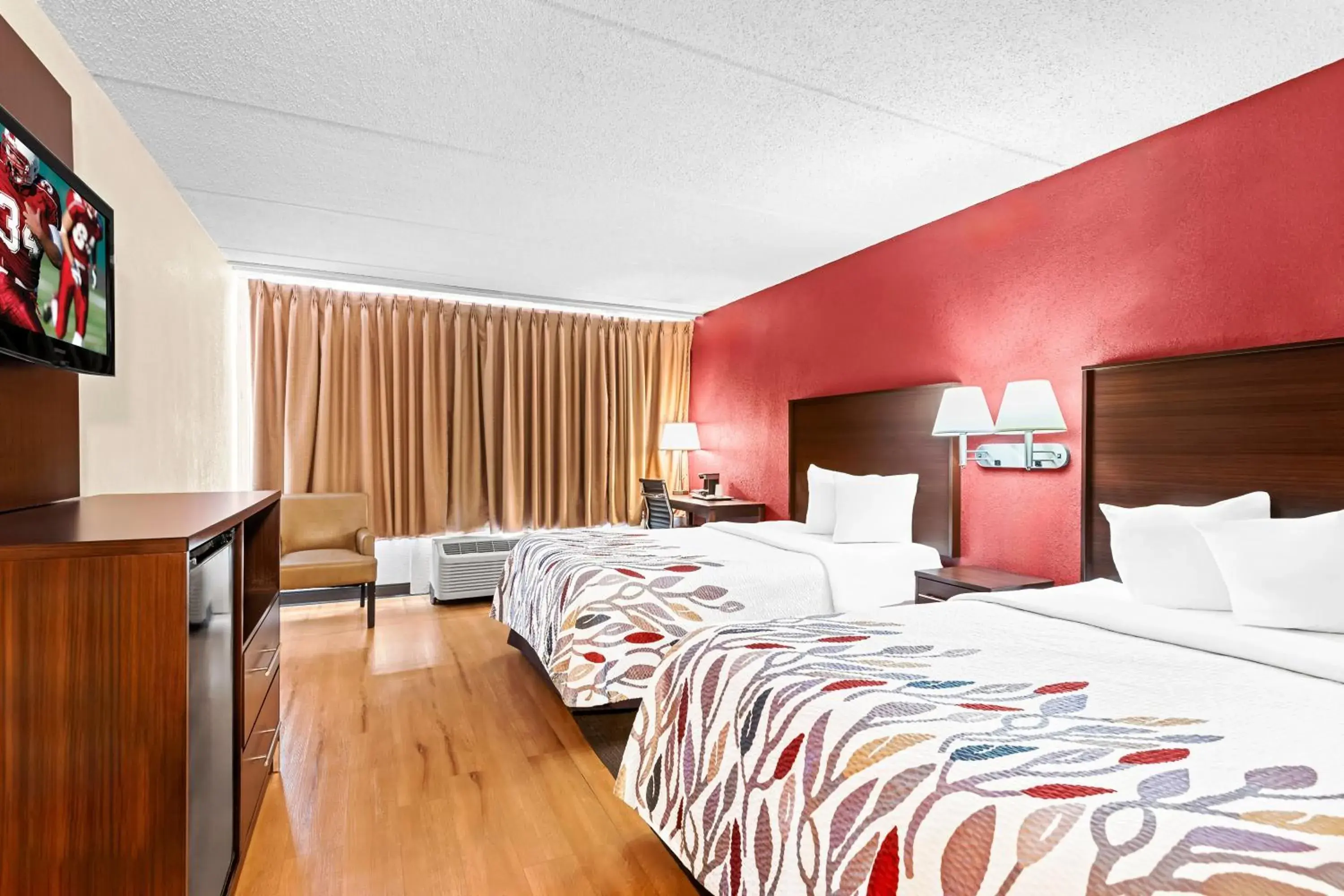 Photo of the whole room, Bed in Red Roof Inn Cortland Photo of the whole room, Bed in Red Roof Inn Cortland