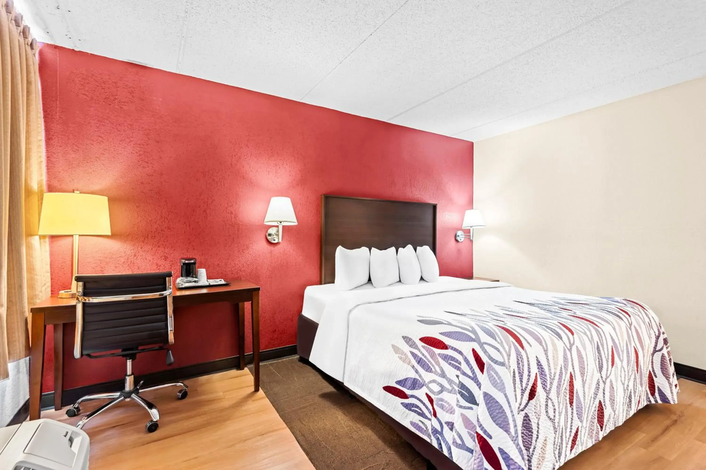 Superior King Room Disability Access Non-Smoking in Red Roof Inn Cortland Superior King Room Disability Access Non-Smoking in Red Roof Inn Cortland
