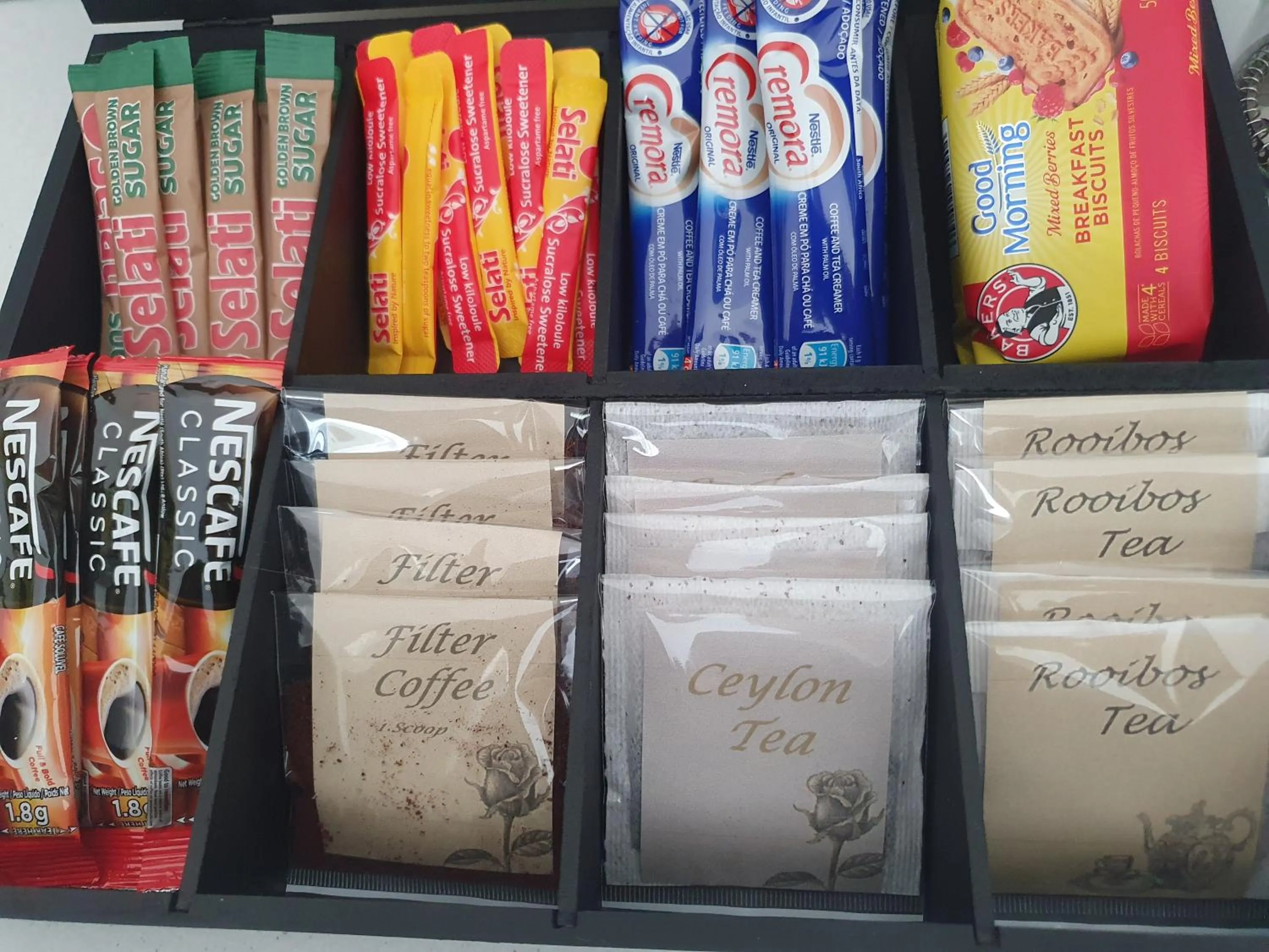 Coffee/tea facilities in R & R's Retreat