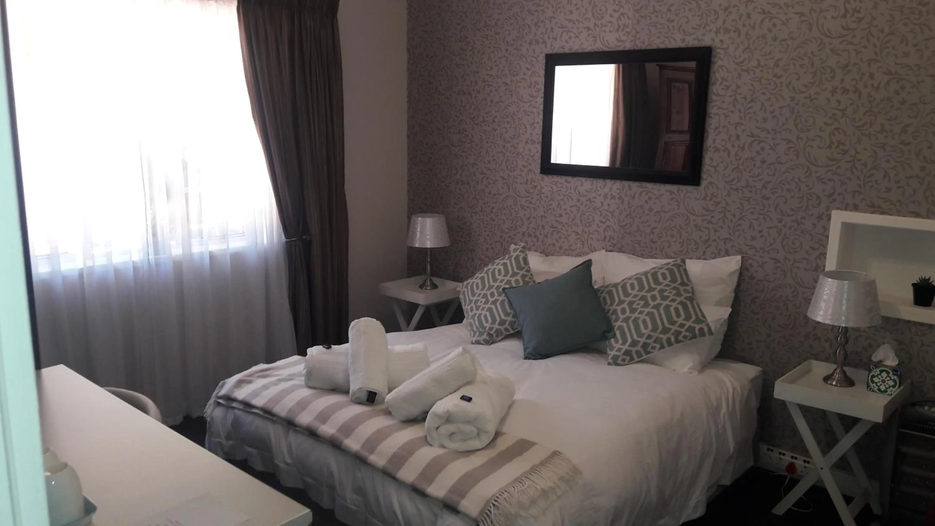 Photo of the whole room, Bed in R & R's Retreat