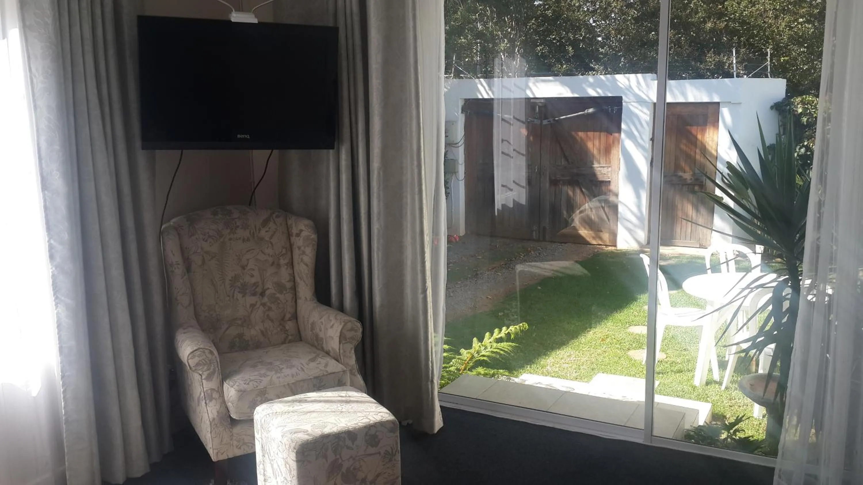 Decorative detail in R & R's Retreat