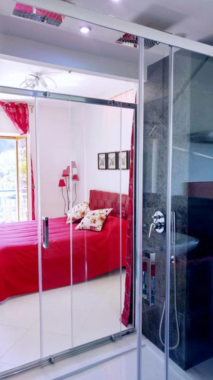 Shower, Bed in MaLu' B&B