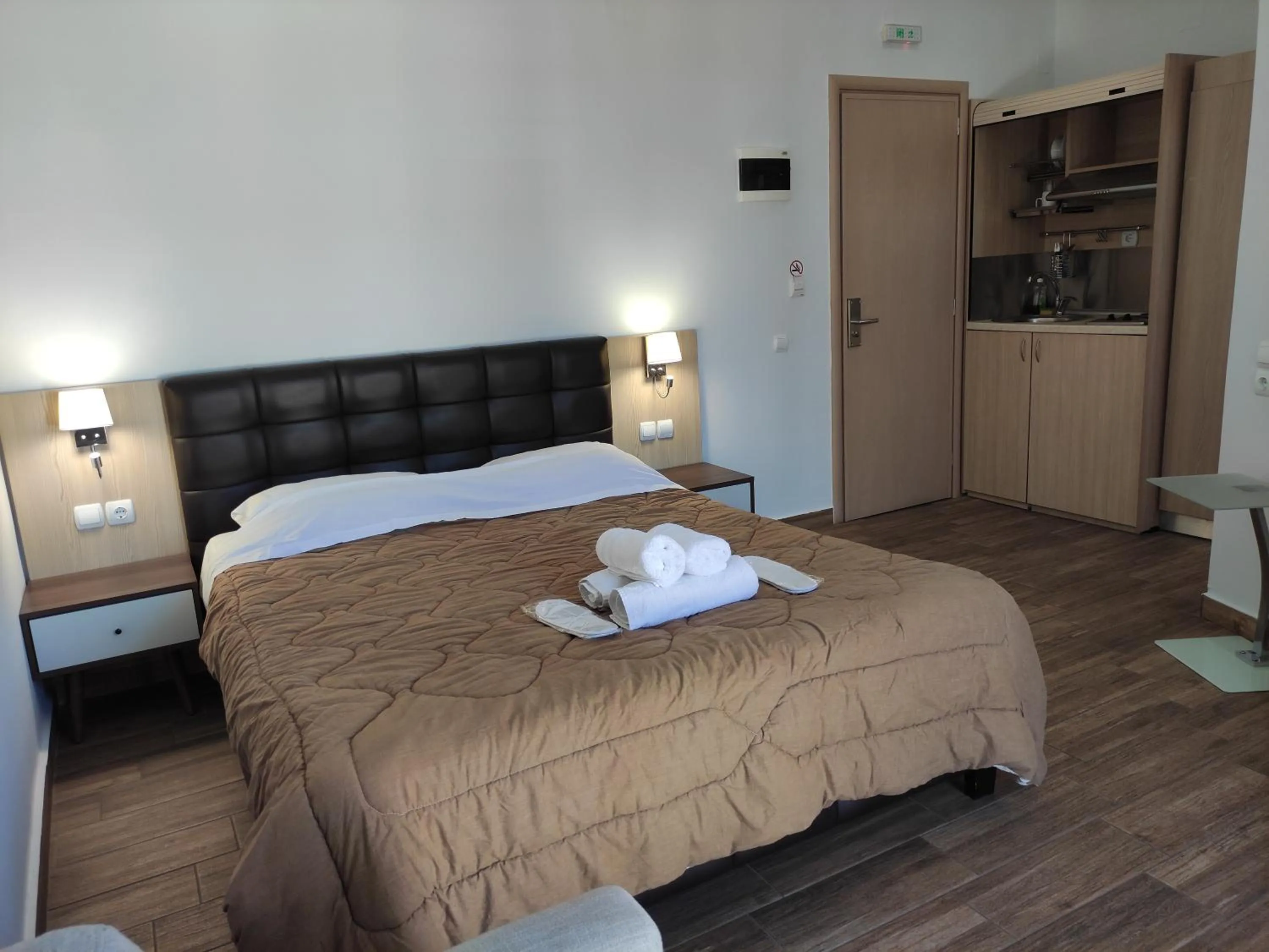 Photo of the whole room, Bed in City Point Chios