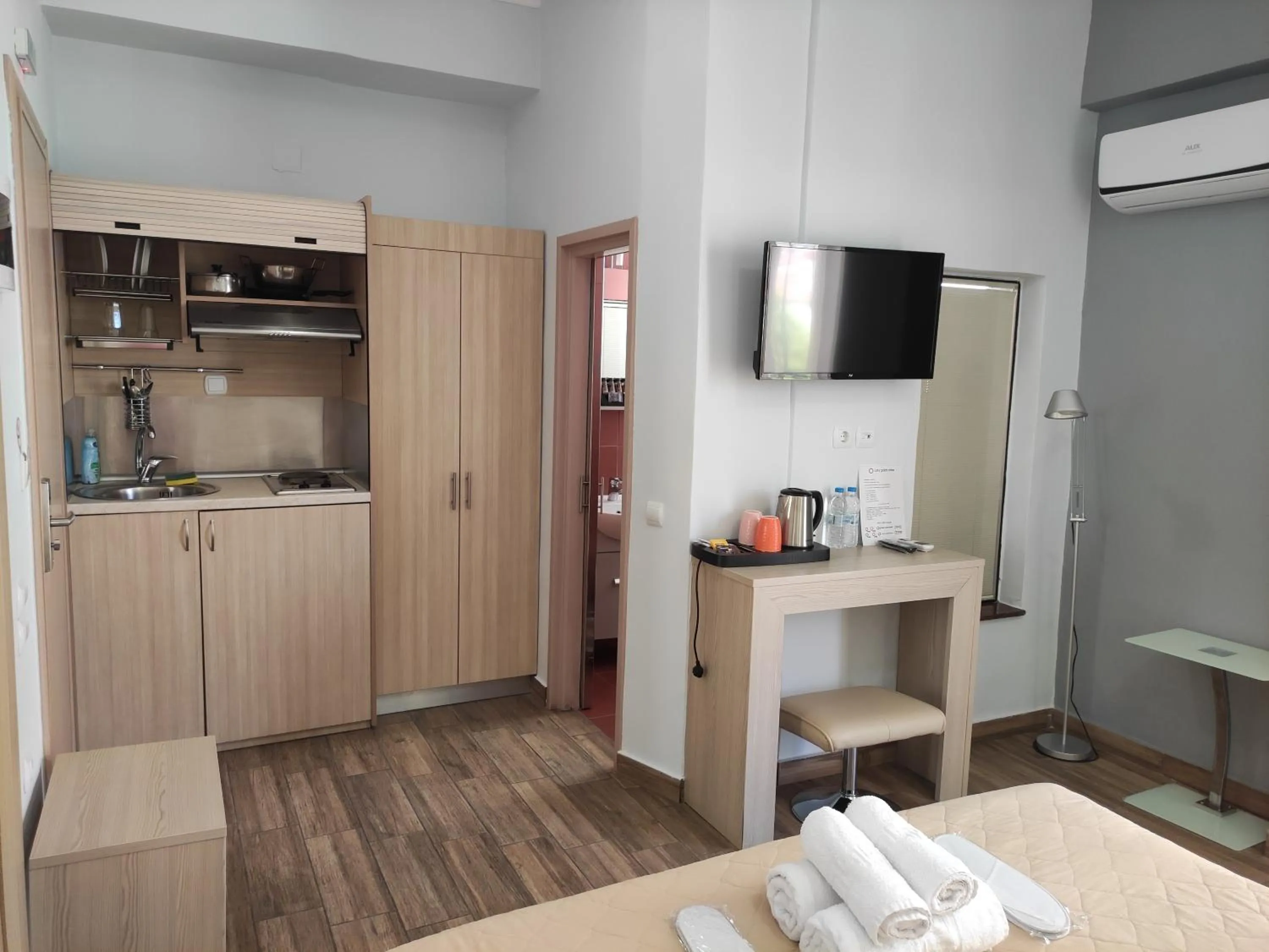 Kitchen or kitchenette, Bed in City Point Chios