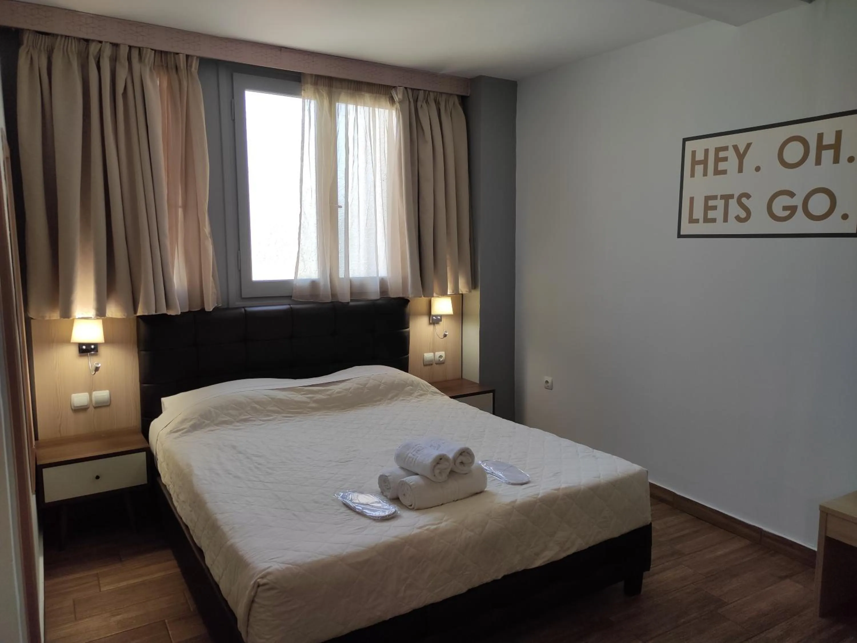 Photo of the whole room, Bed in City Point Chios