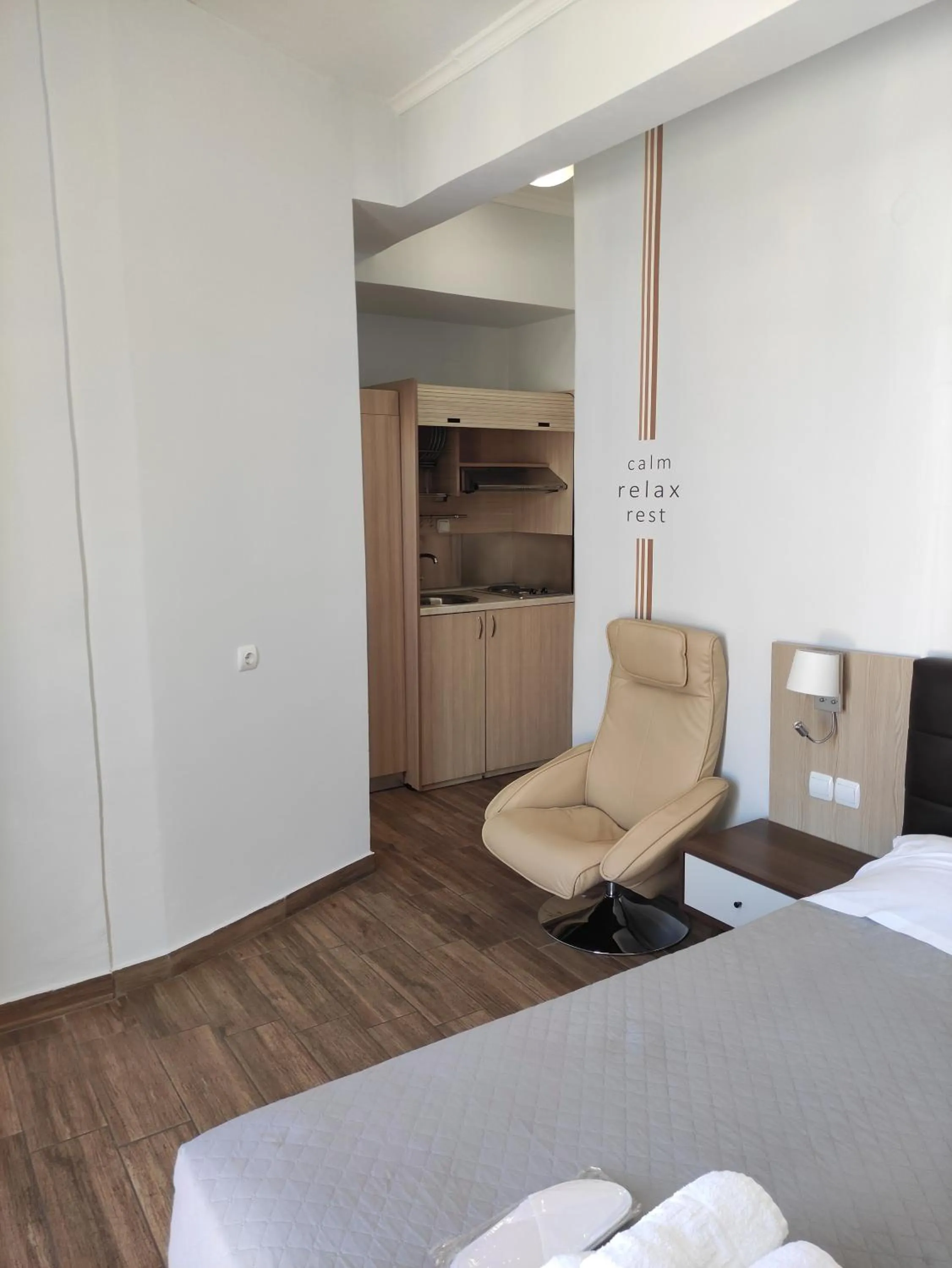 Photo of the whole room, Bed in City Point Chios