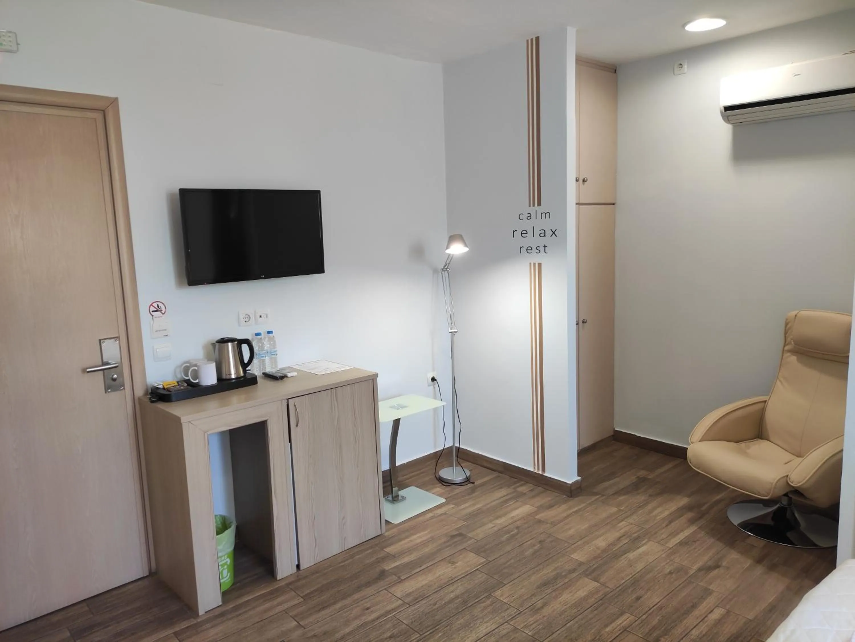 Photo of the whole room in City Point Chios