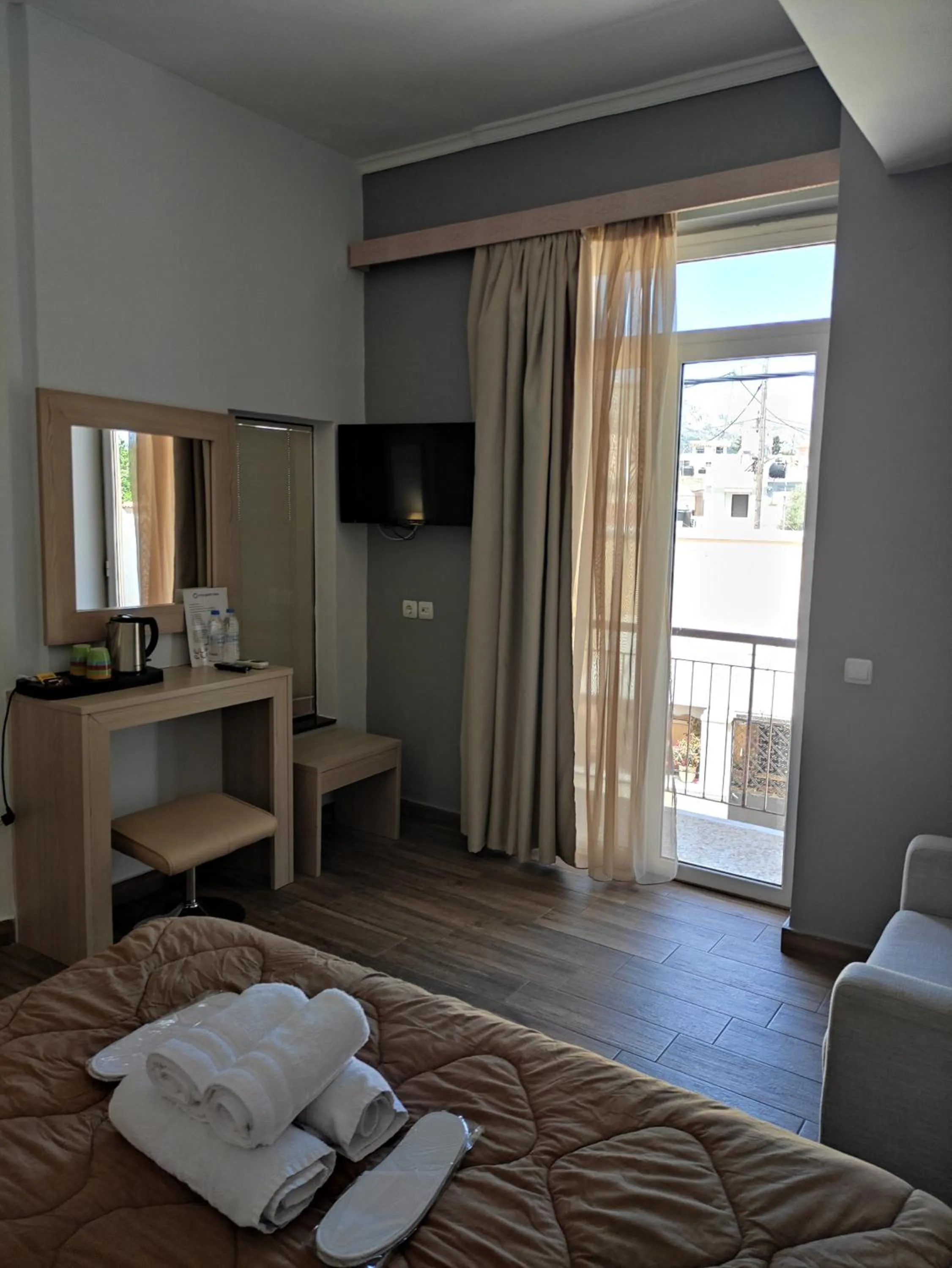 Photo of the whole room, Bed in City Point Chios