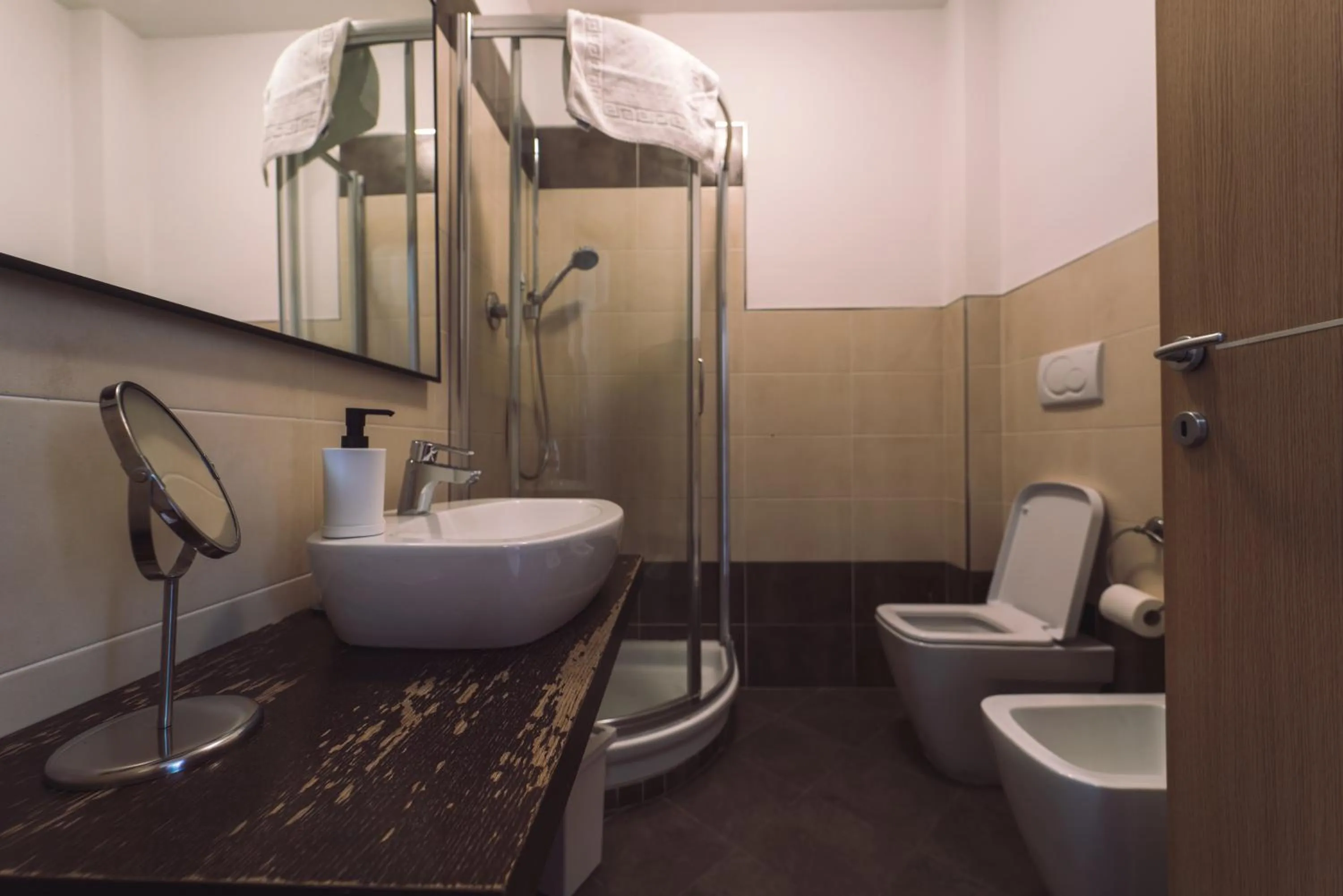 Shower in Mole27 - ResArt