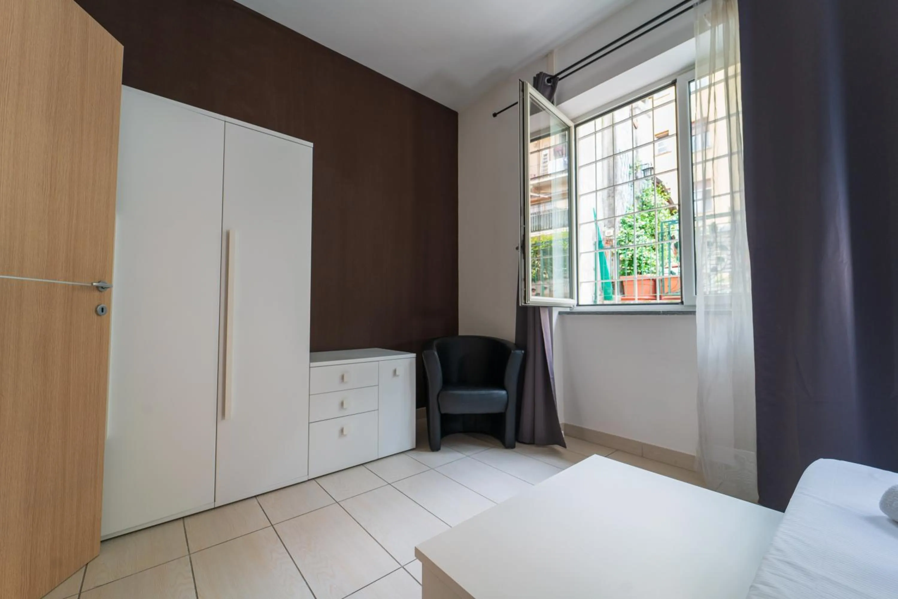 Bedroom, Bed in Mole27 - ResArt