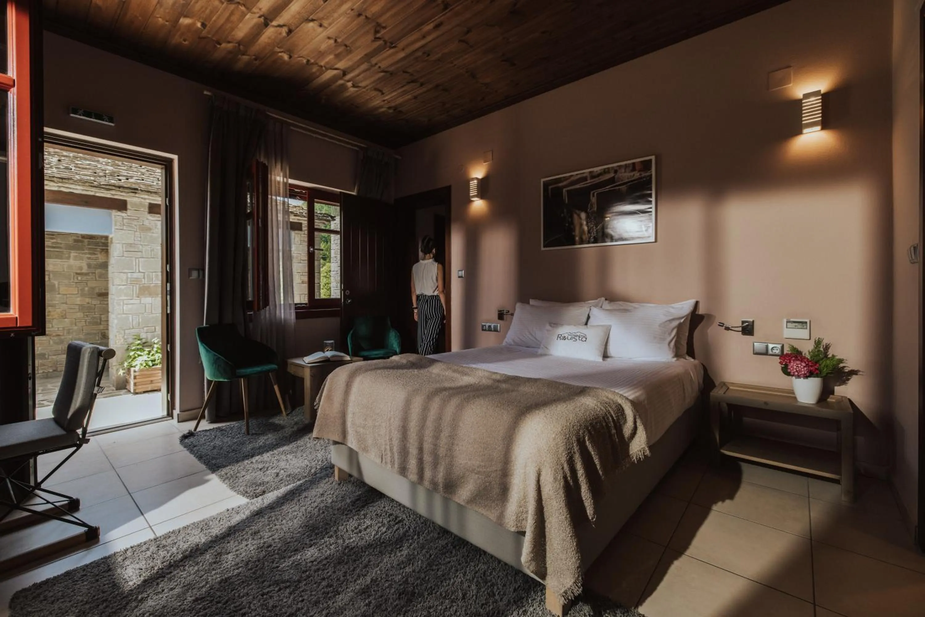 Photo of the whole room, Bed in Rouista Tzoumerka Resort