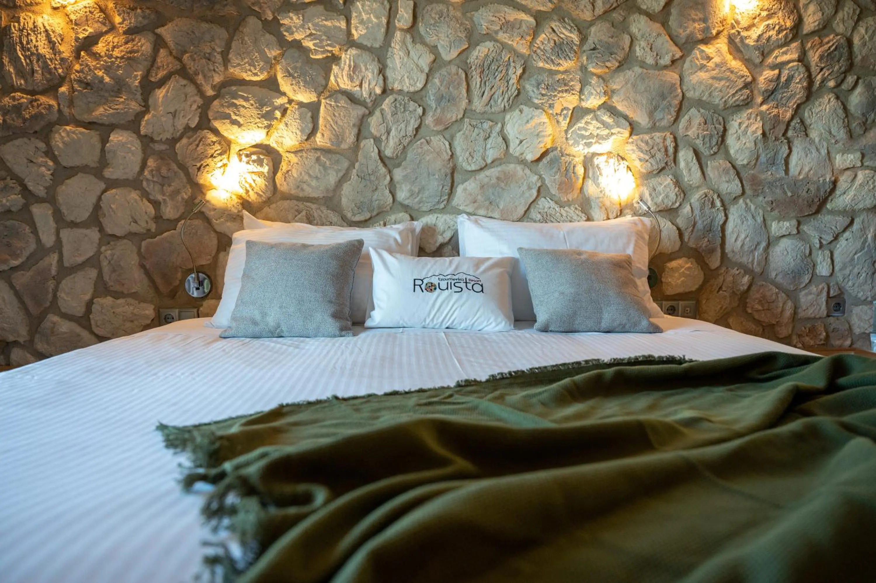 Bed in Rouista Tzoumerka Resort