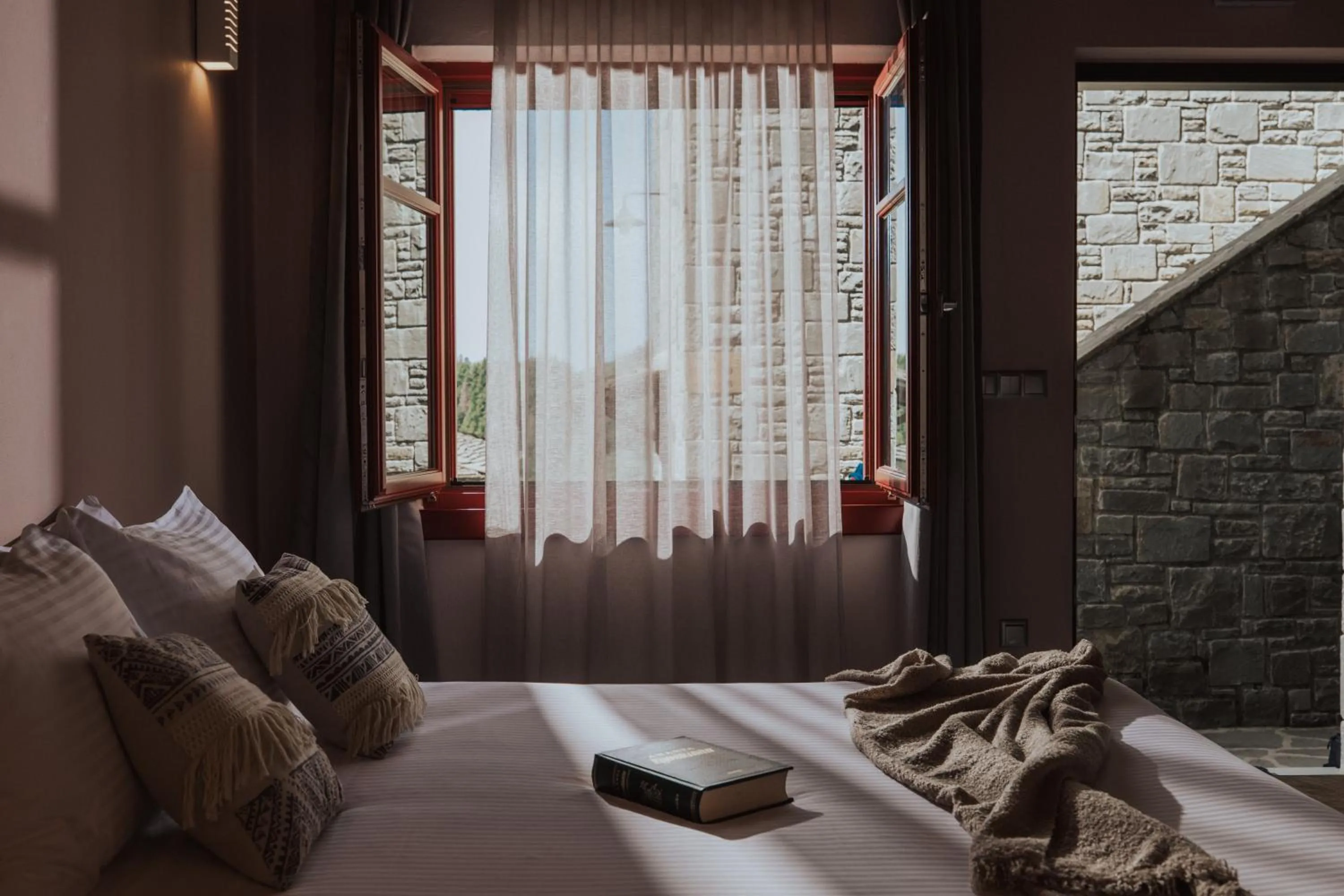 Bedroom, Bed in Rouista Tzoumerka Resort