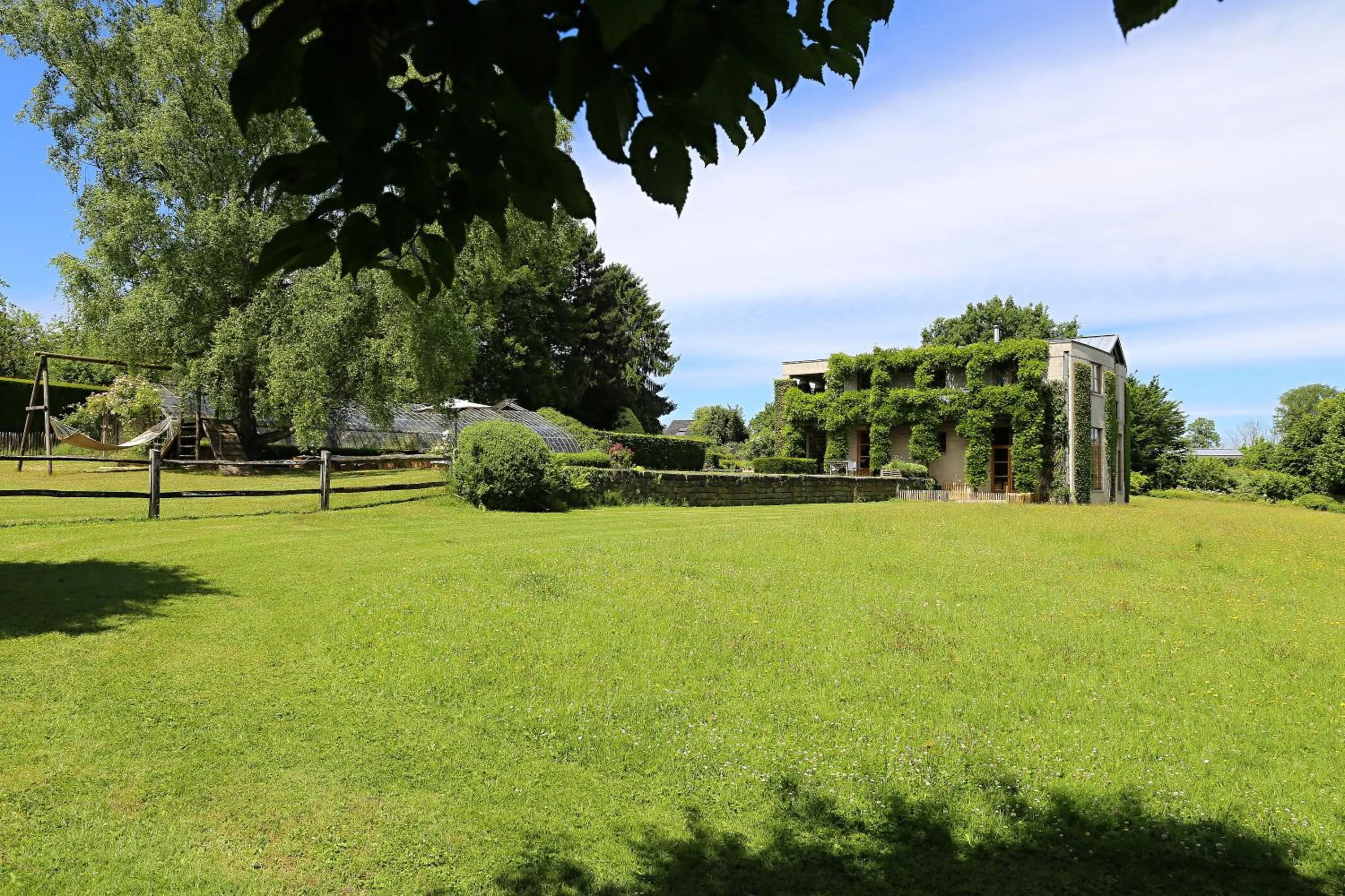 Property building in Le Jardin Des Sources