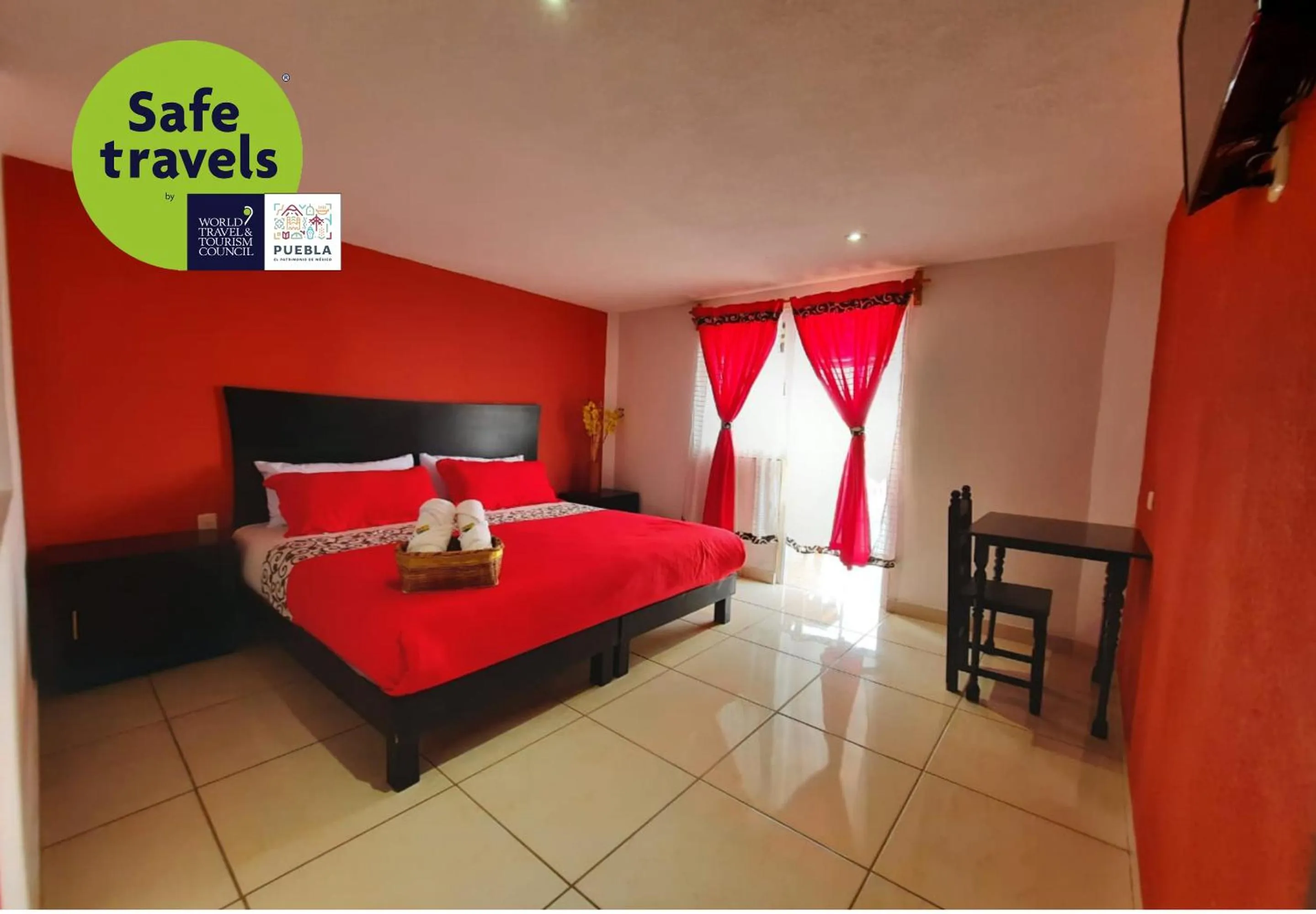 Balcony/Terrace, Bed in Hotel & Suites Cerro Roj0