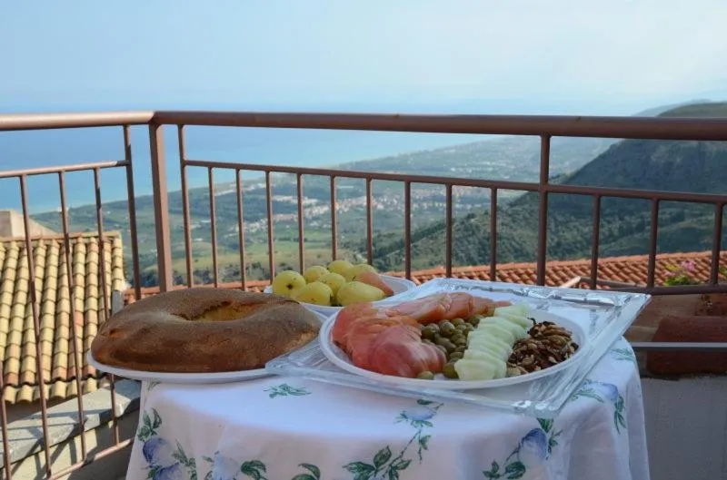 Breakfast in Bed & Breakfast StudioArcodia-