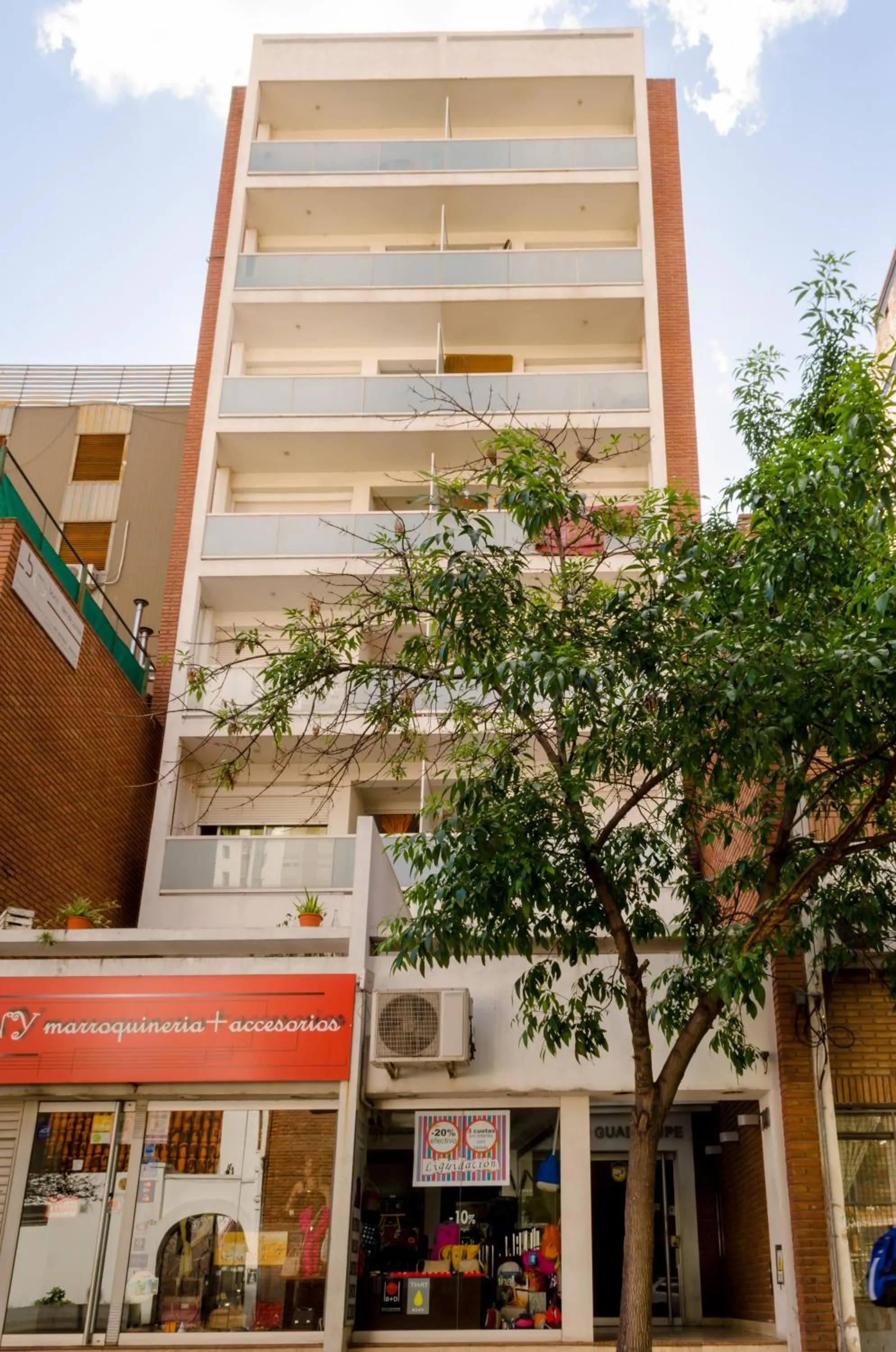 Property building in Lofty Departamentos Temporarios