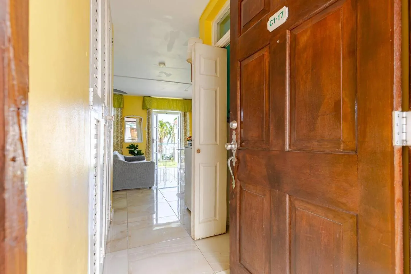 Facade/entrance in Seacastles by the beach/pool