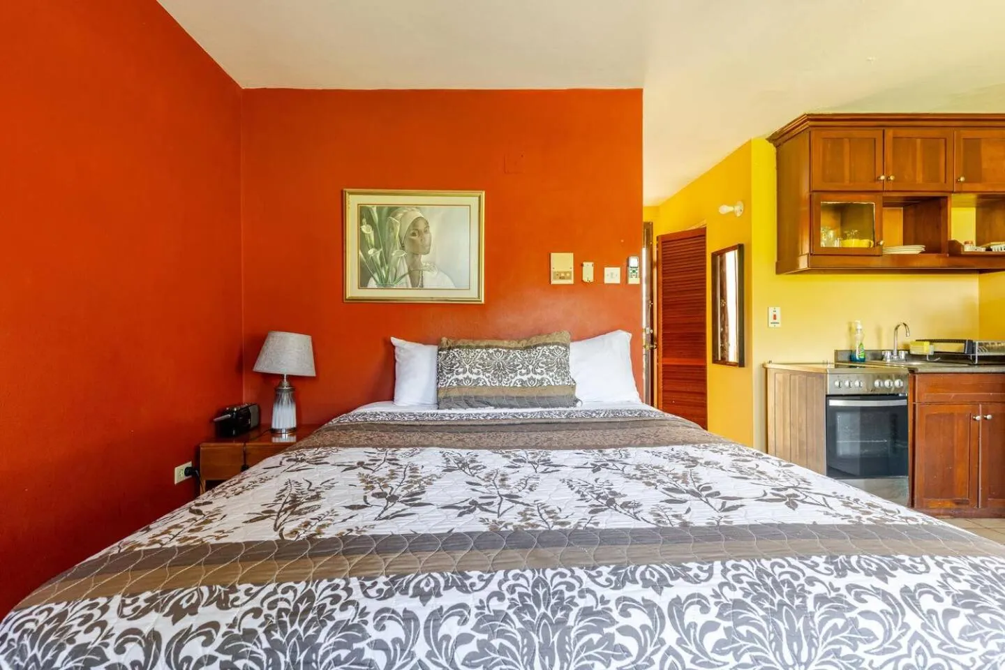 Bed in Seacastles by the beach/pool