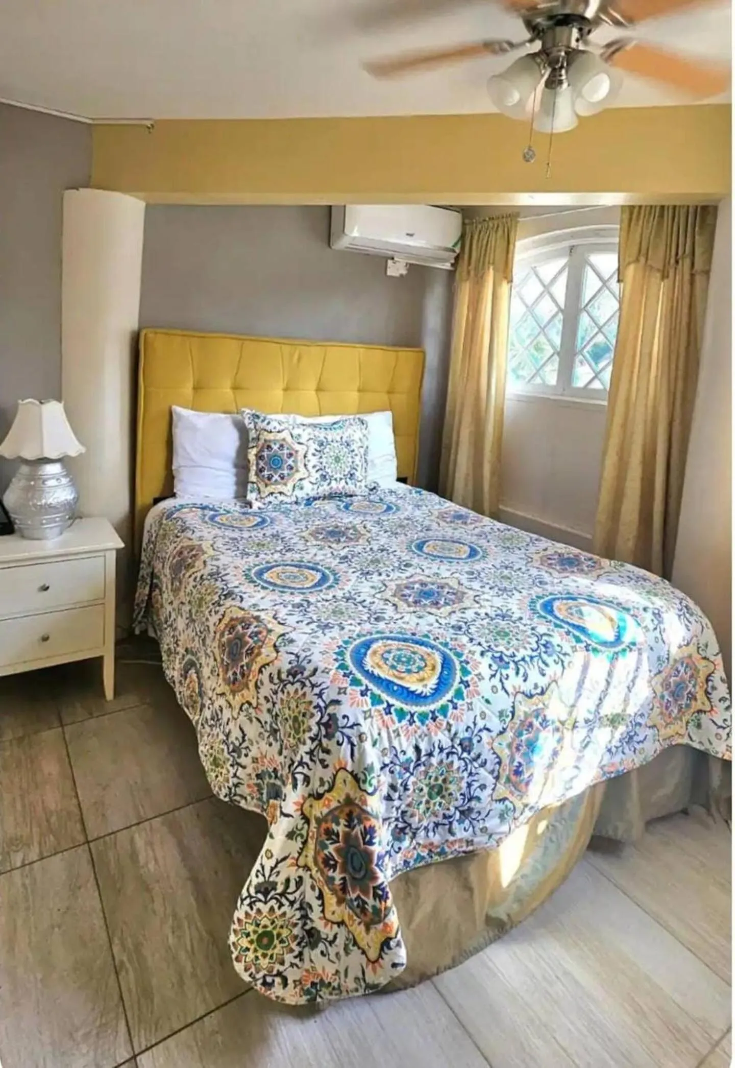 Bed in Seacastles by the beach/pool