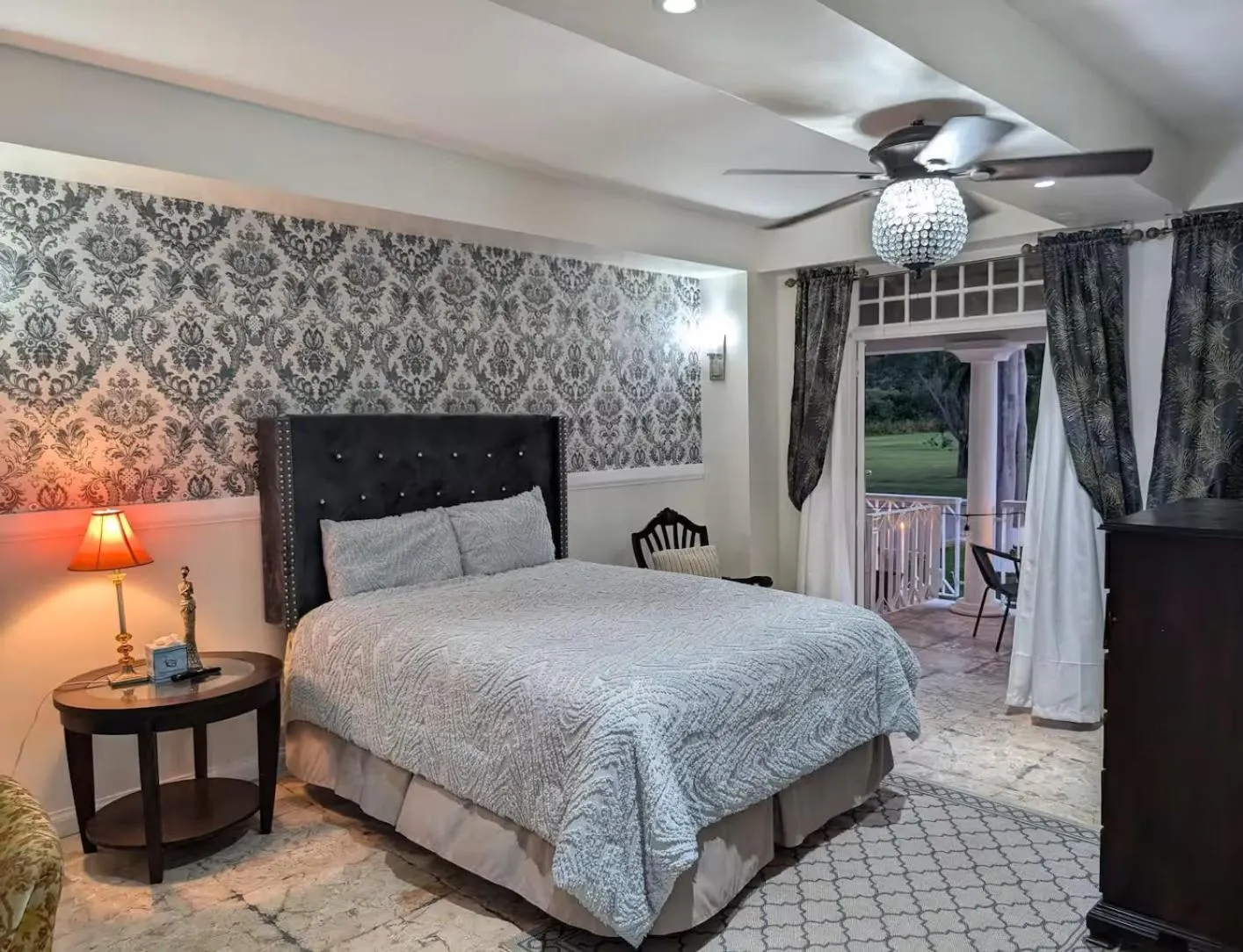 Bed in Seacastles by the beach/pool