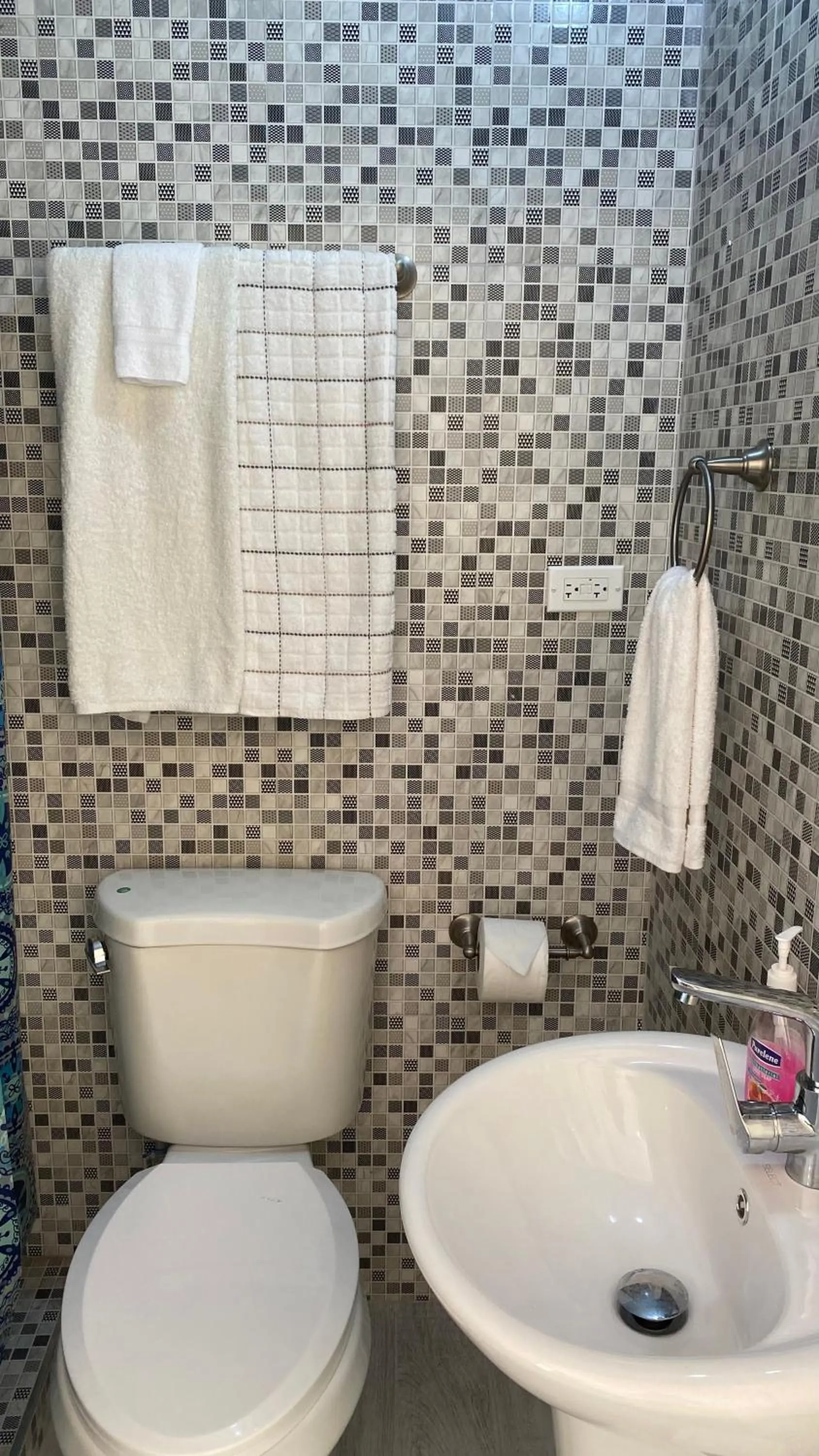 Shower in Seacastles by the beach/pool