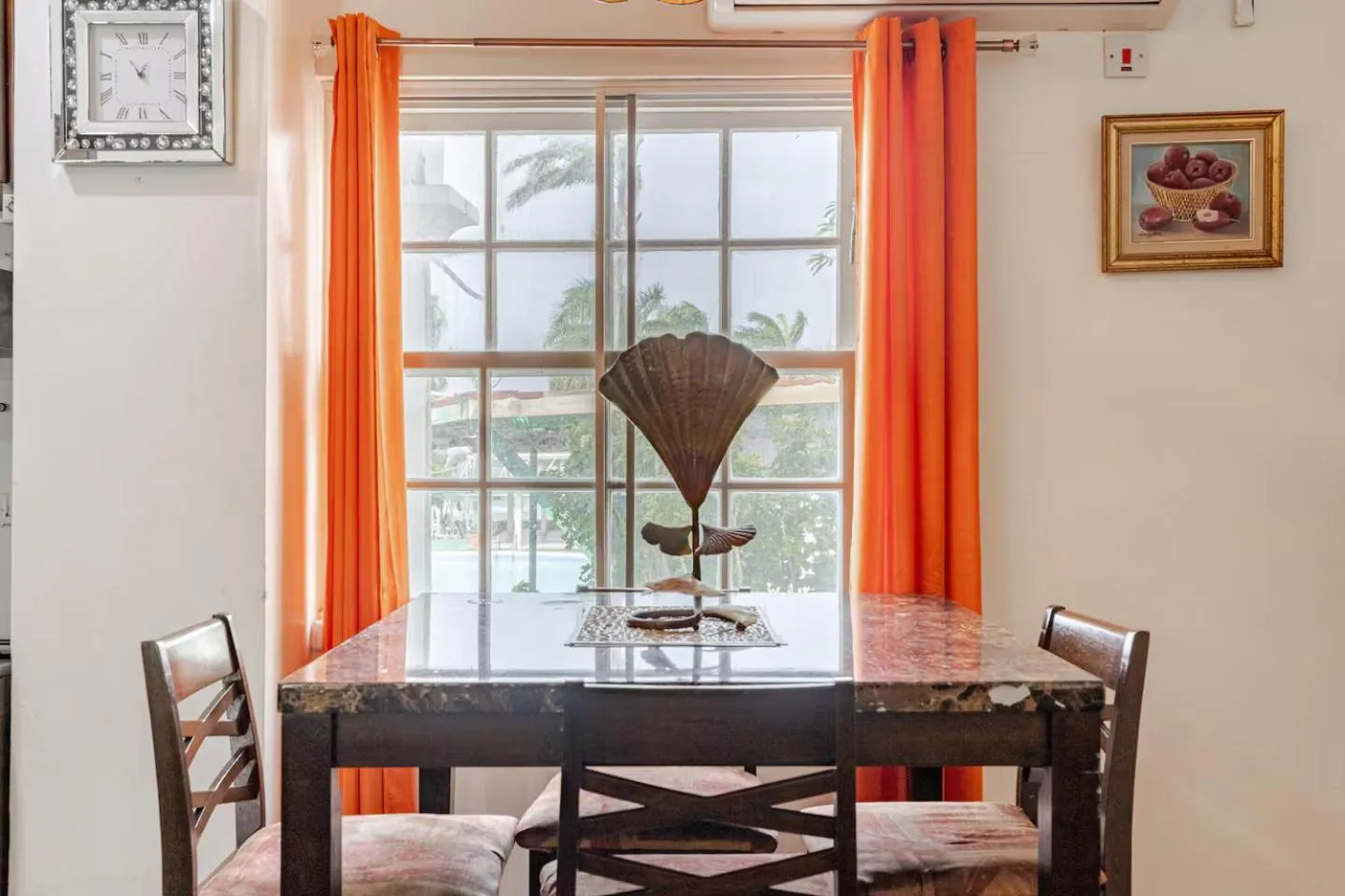 Seacastles by the beach/pool