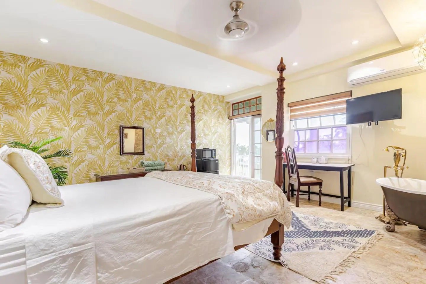 Bed in Seacastles by the beach/pool